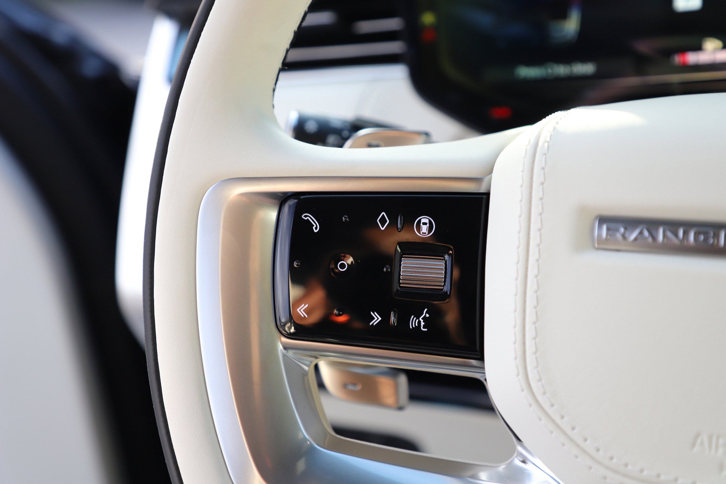 2026 Land Rover Range Rover SE - Photo 24