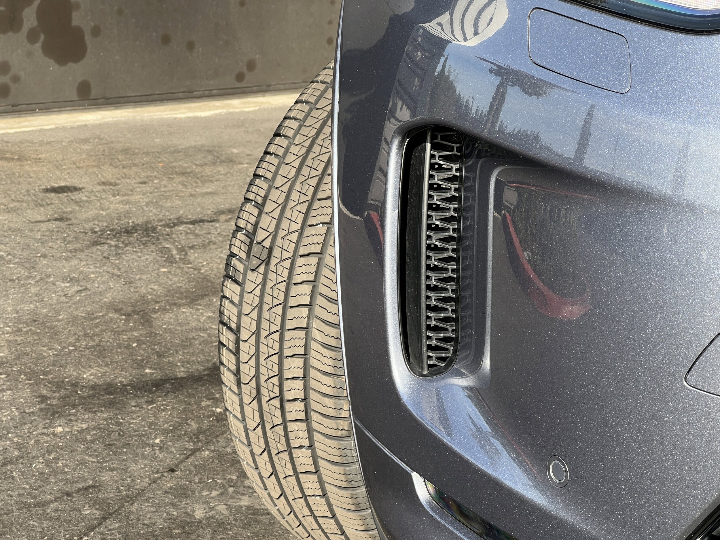 2022 Land Rover Discovery Sport SE R-Dynamic photo 3