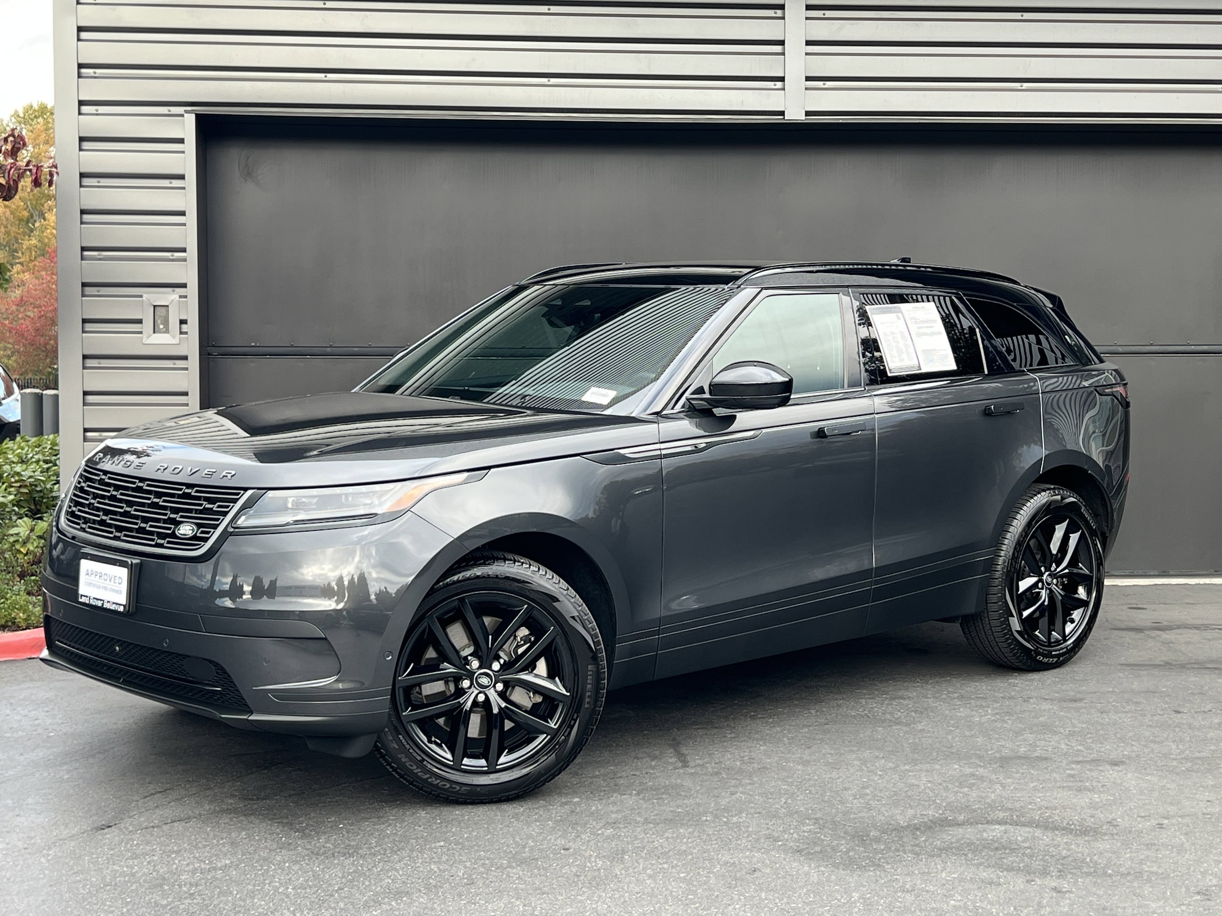 2026 Land Rover Range Rover Velar S's photo