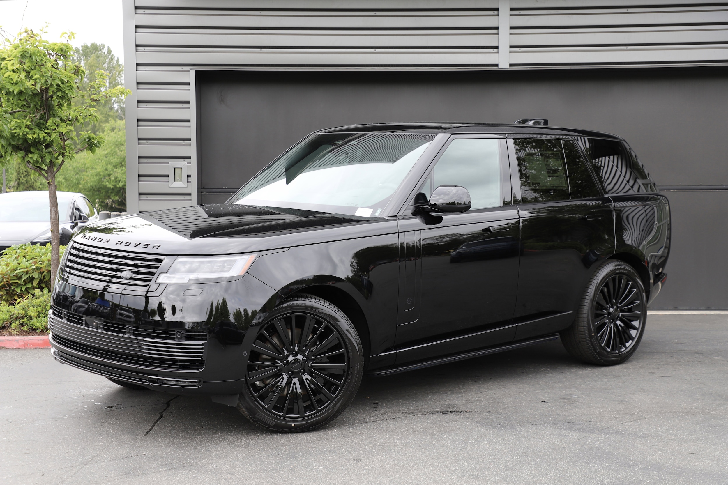 2026 Land Rover Range Rover 4.4 SV Black SWB's photo
