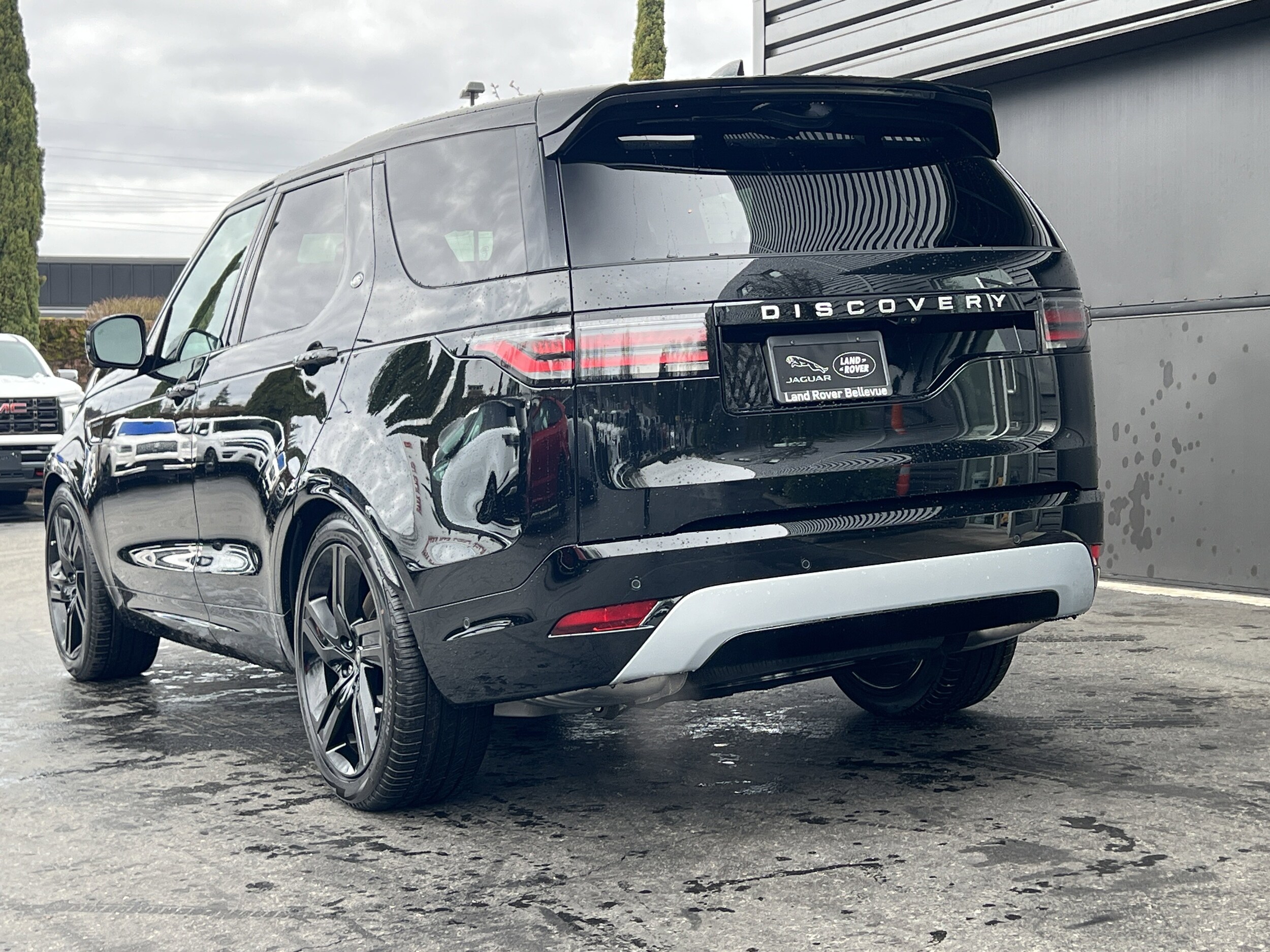 2025 Land Rover Discovery Metropolitan Edition photo 4