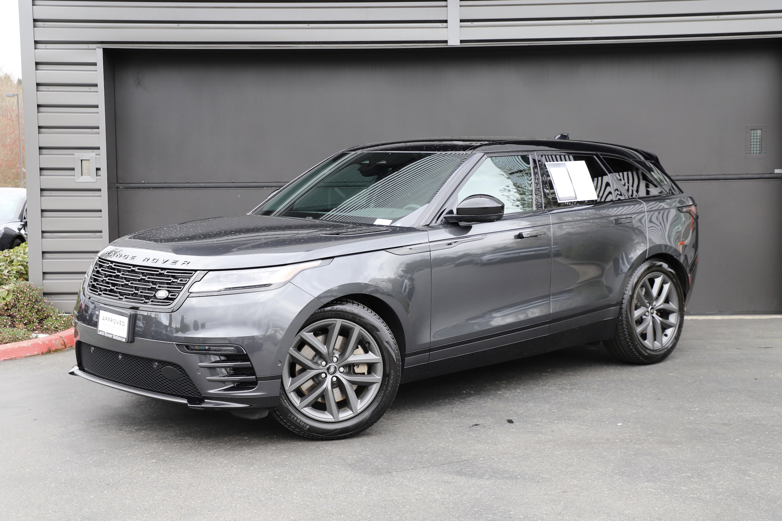 2026 Land Rover Range Rover Velar P250 Dynamic SE's photo