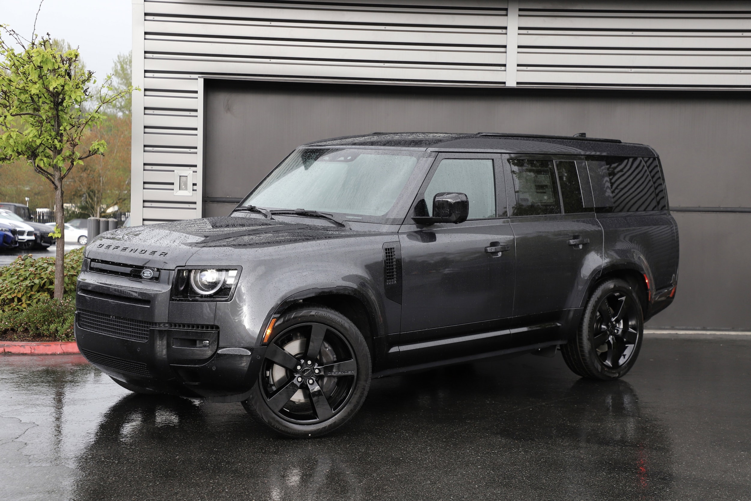 2026 Land Rover Defender 130 X-Dynamic SE P400's photo