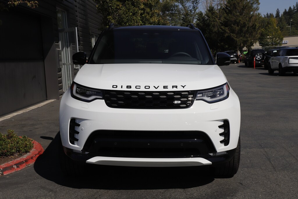 New 2026 Land Rover Discovery Dynamic SE SUV
