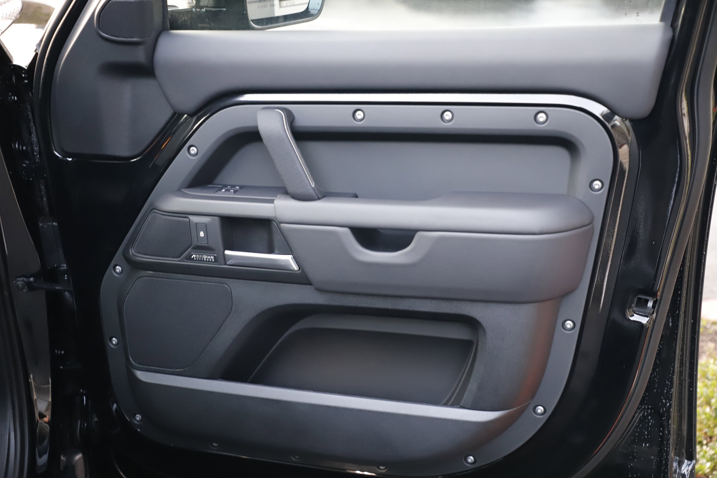 2025 Land Rover Defender X - Photo 7