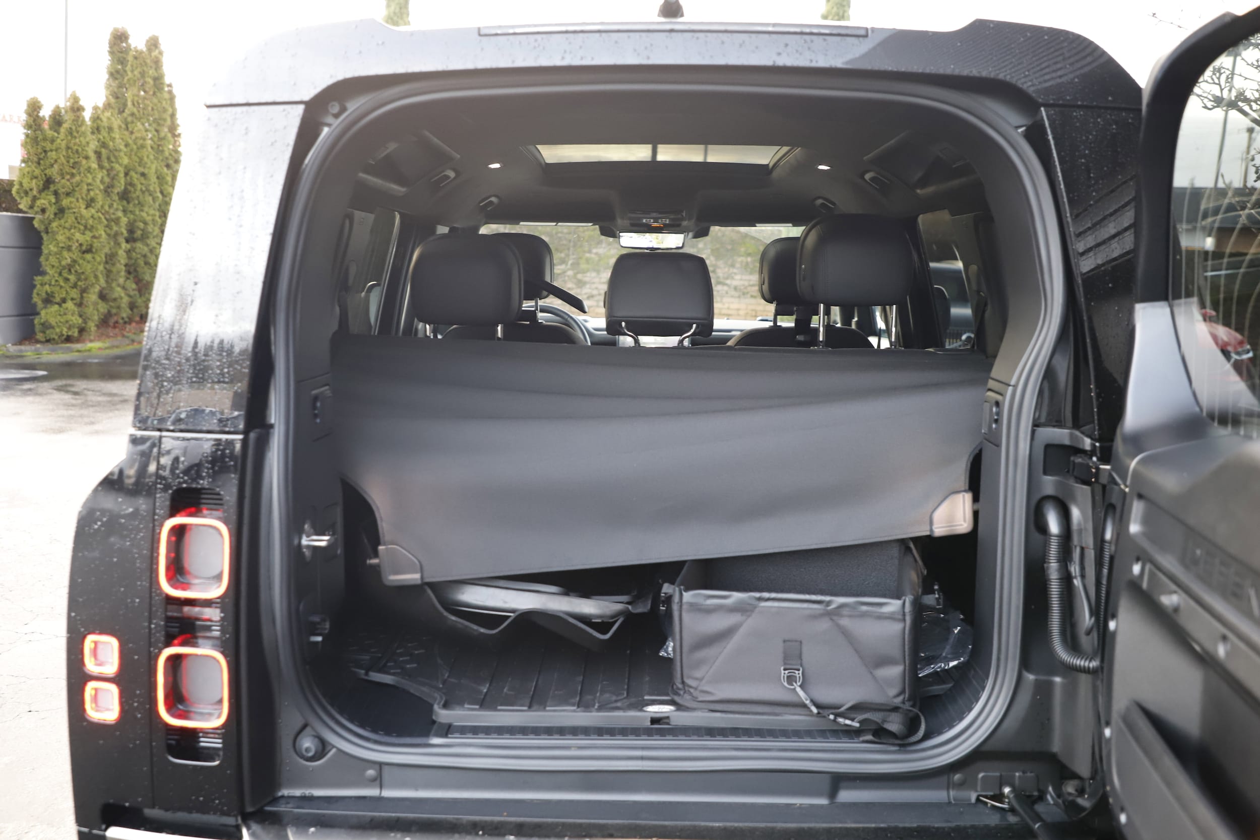 2025 Land Rover Defender X - Photo 12