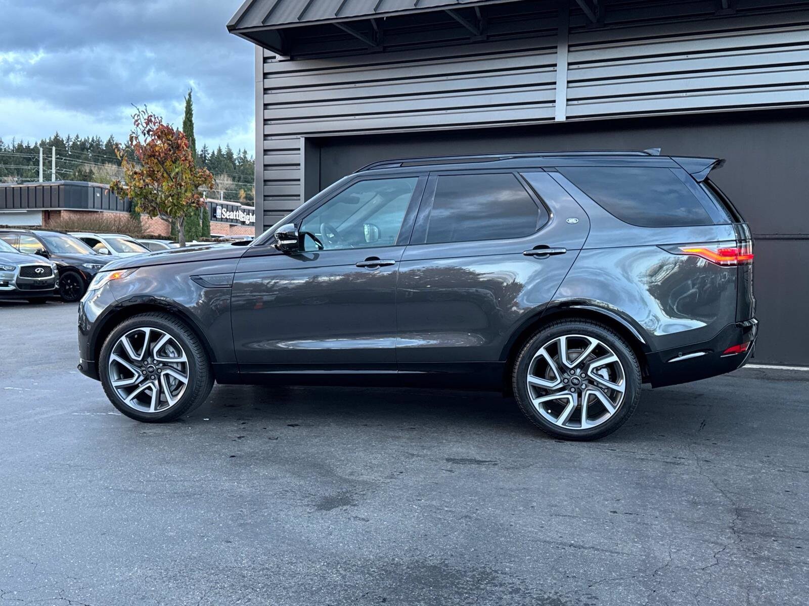 2024 Land Rover Discovery SE photo 4