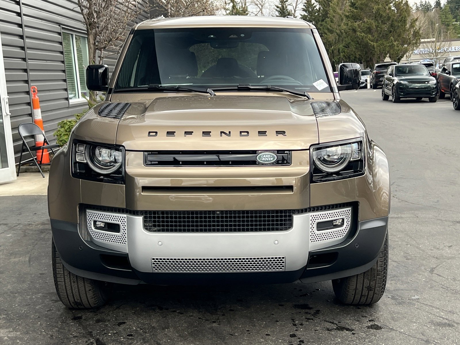 2025 Land Rover Defender 110 S photo 4