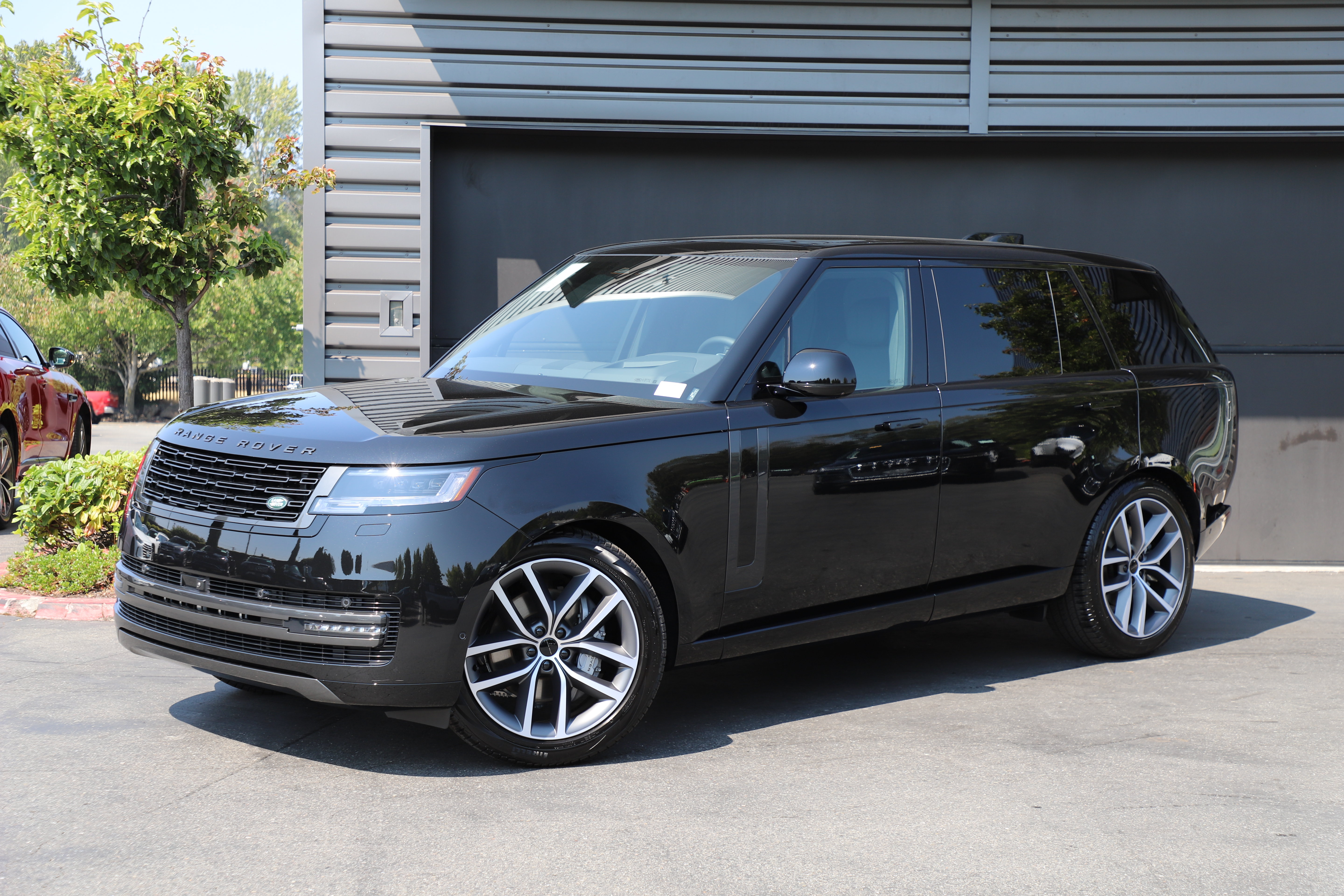 New 2026 Land Rover Range Rover P400 SE LWB 7 Seat SUV