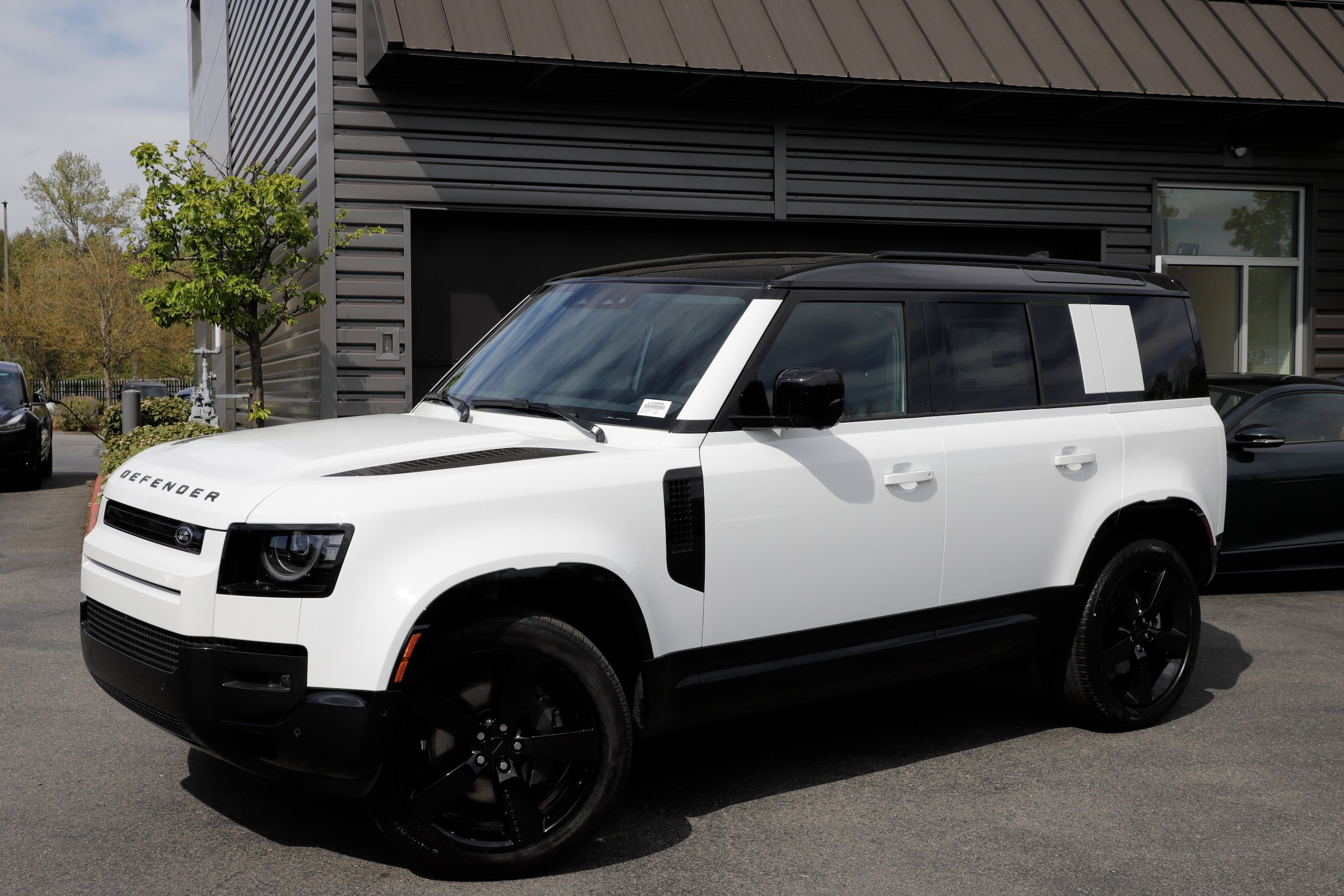 2026 Land Rover Defender 110 X-Dynamic SE P400's photo