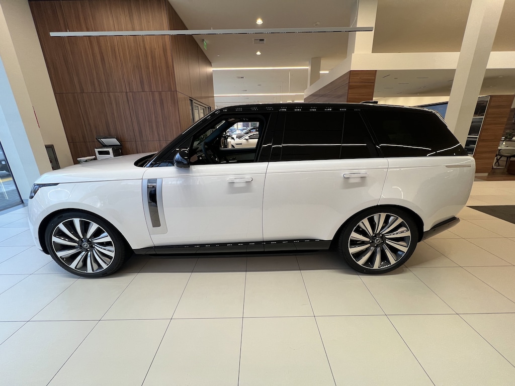 New 2025 Land Rover Range Rover SV Signature Suite SUV