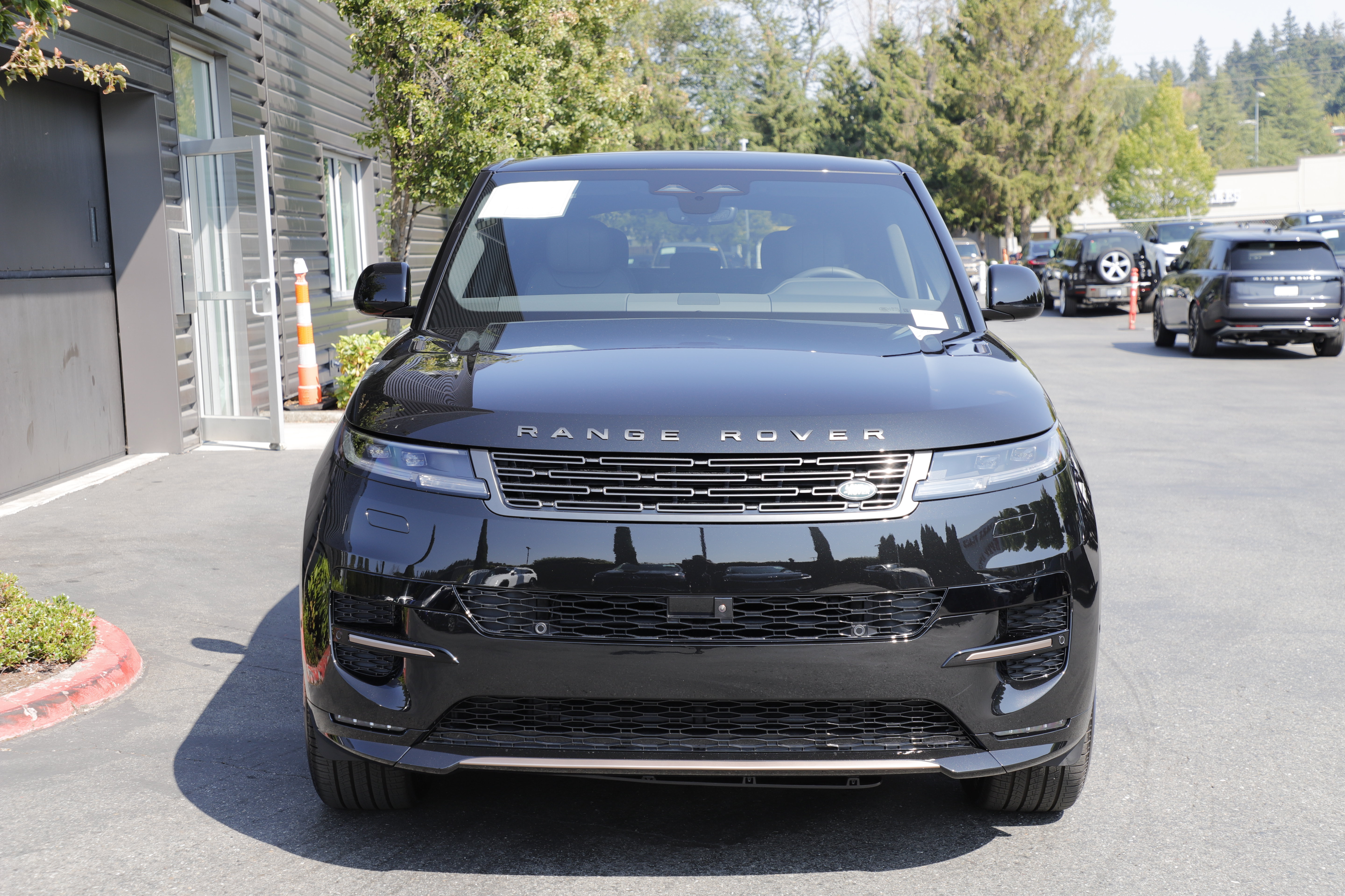 New 2026 Land Rover Range Rover Sport P400 Dynamic SE SUV