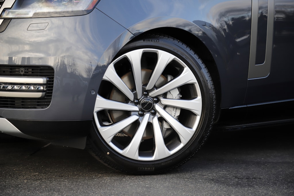 New 2026 Land Rover Range Rover SE SUV