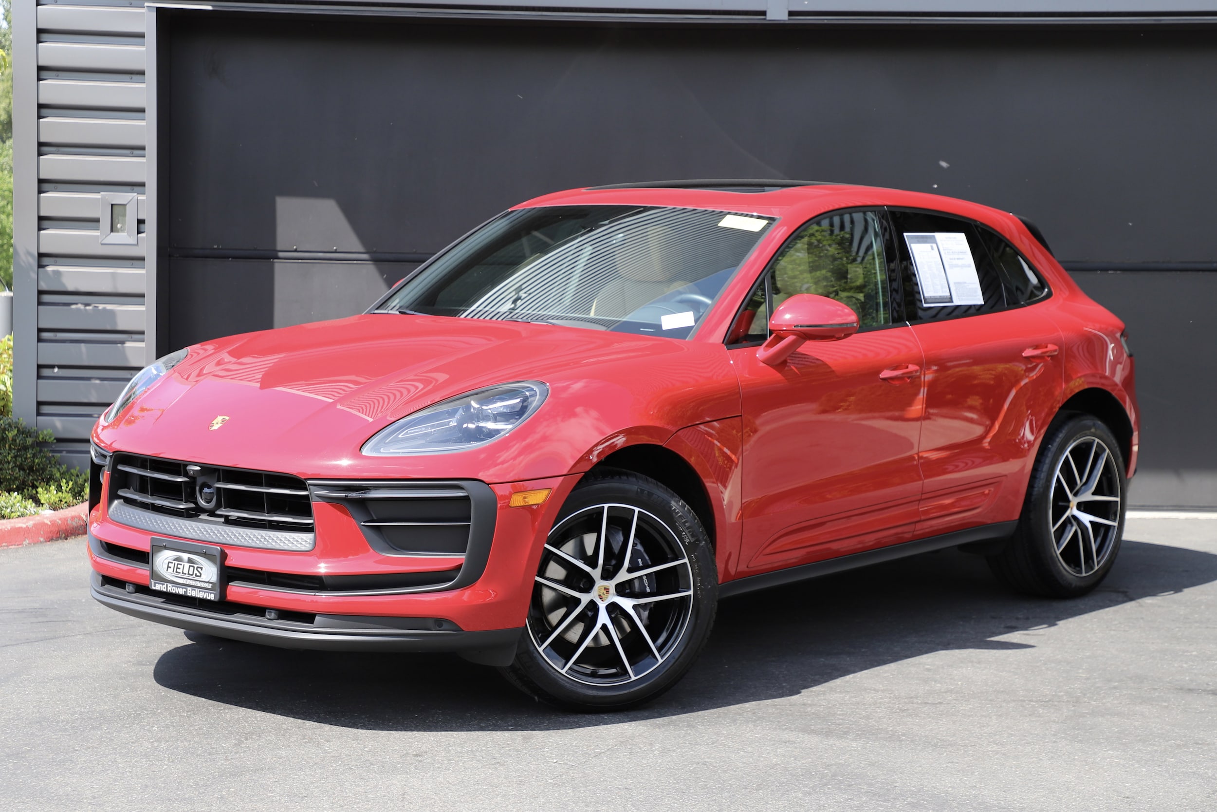 2025 Porsche Macan -'s photo
