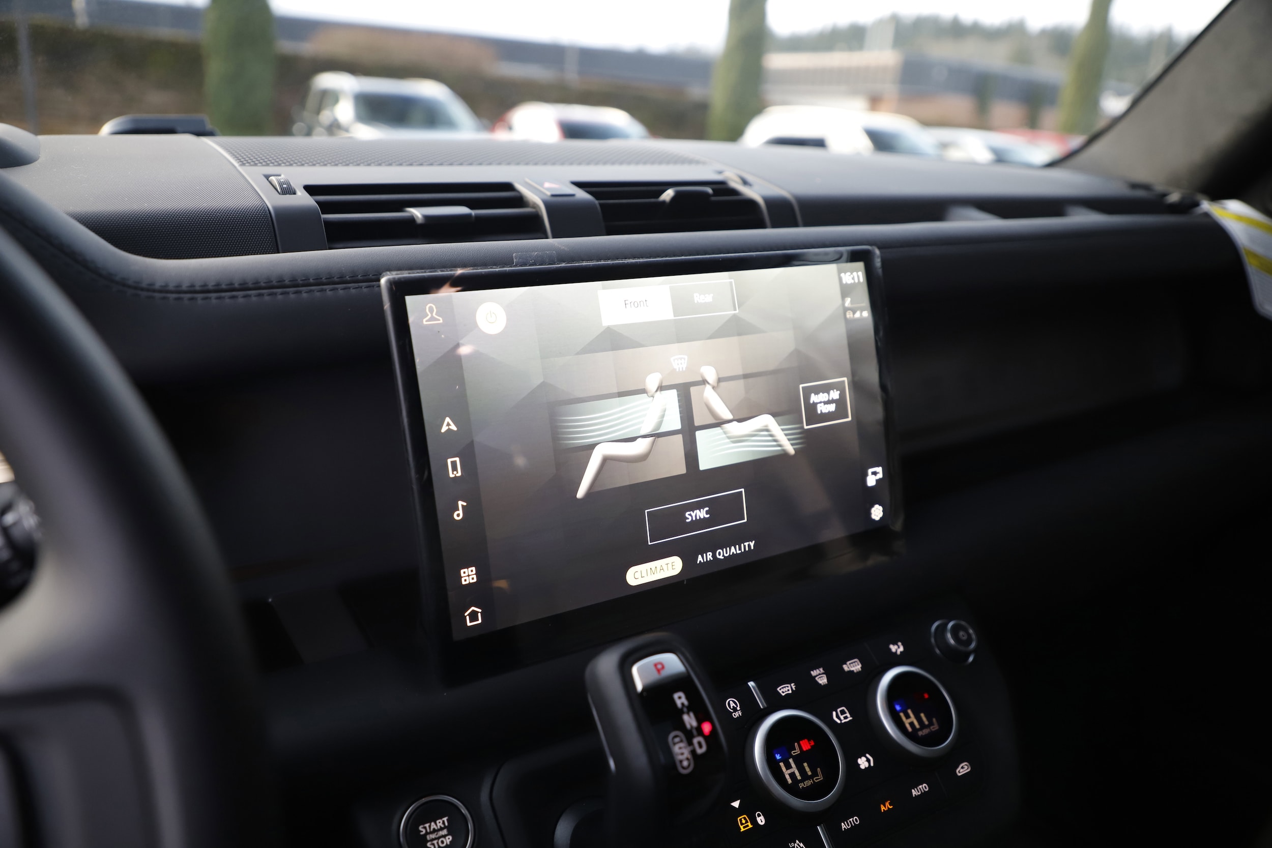 2025 Land Rover Defender X - Photo 21