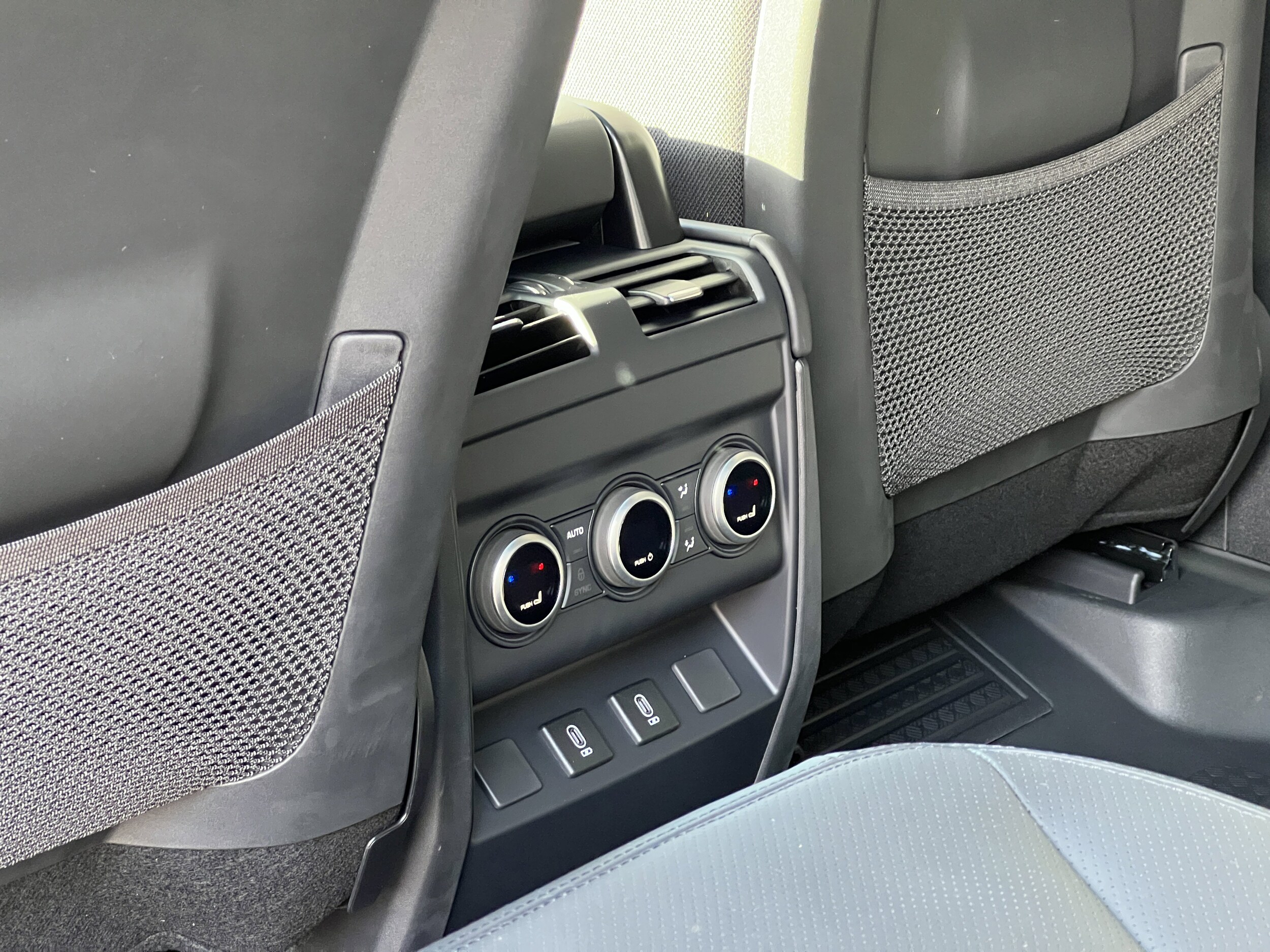 2026 Land Rover Defender V8 - Photo 17