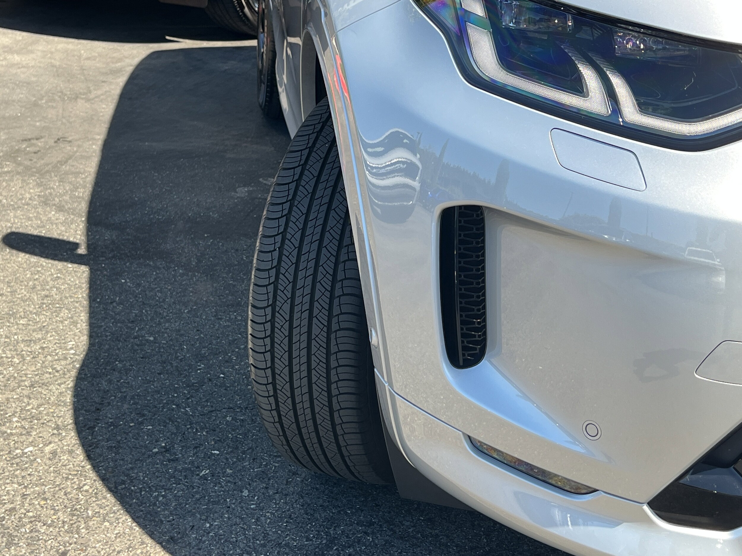 2025 Land Rover Discovery Sport S photo 3
