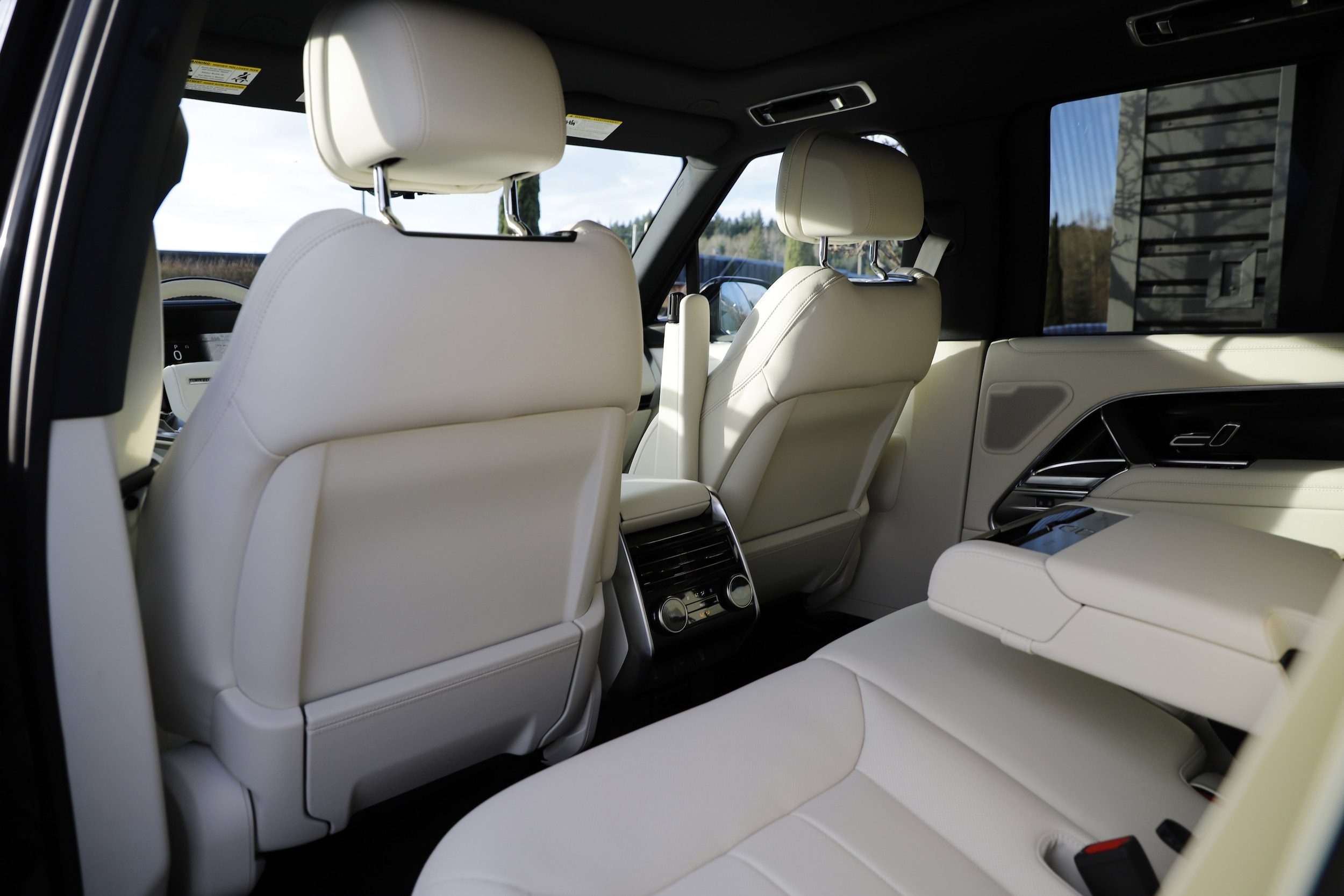 2026 Land Rover Range Rover SE - Photo 17
