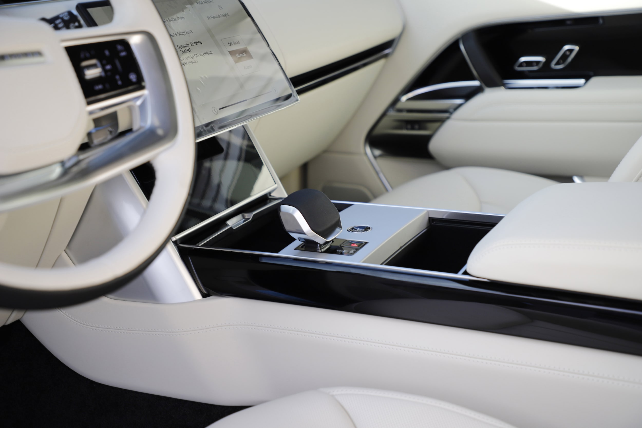 2026 Land Rover Range Rover SE - Photo 18