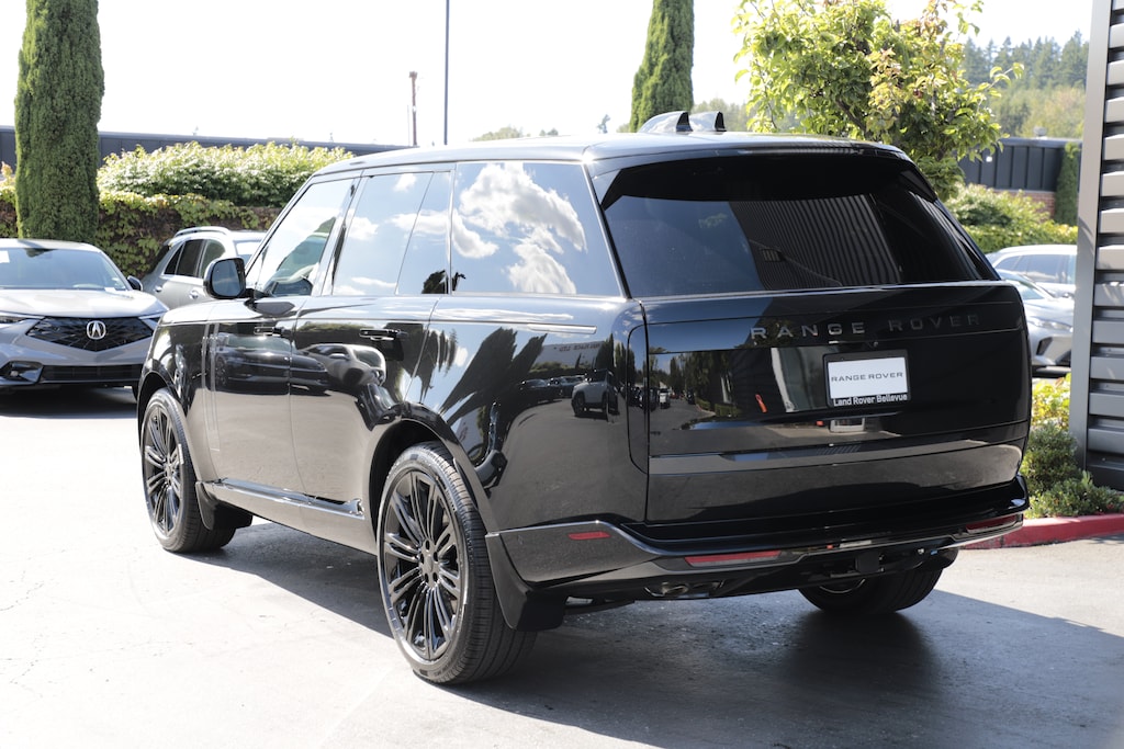 New 2026 Land Rover Range Rover SE SUV