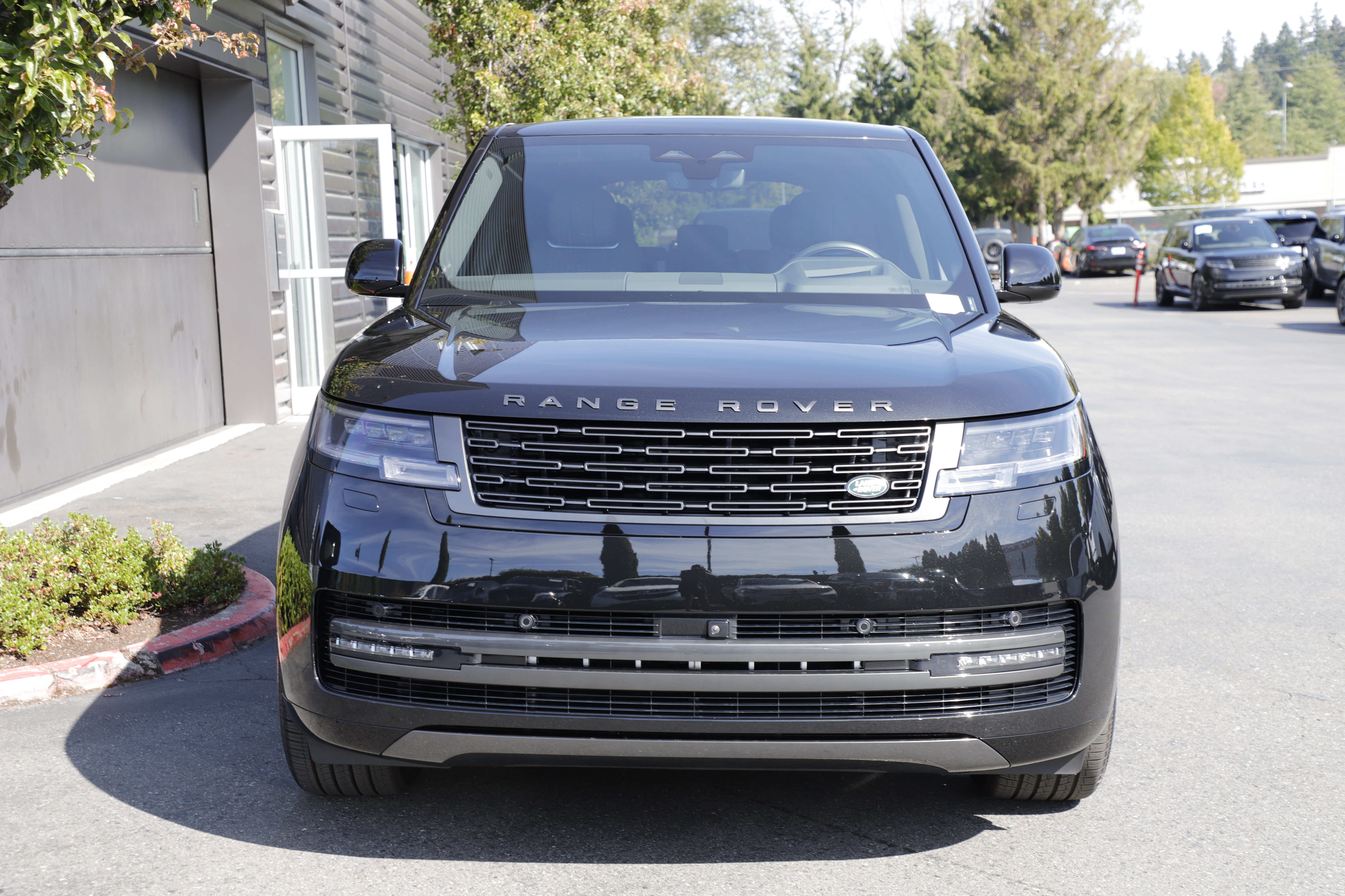 New 2026 Land Rover Range Rover P530 SE SUV