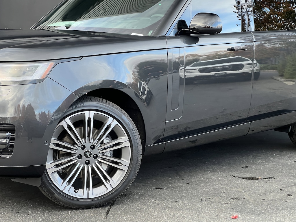 New 2025 Land Rover Range Rover SE SUV