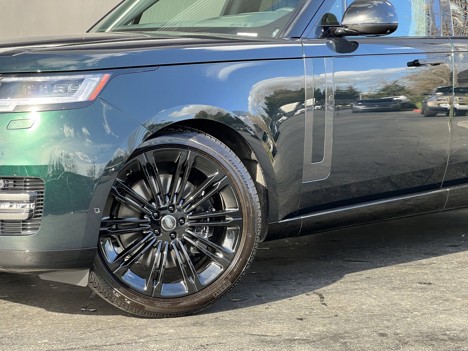 2025 Land Rover Range Rover SE photo 2