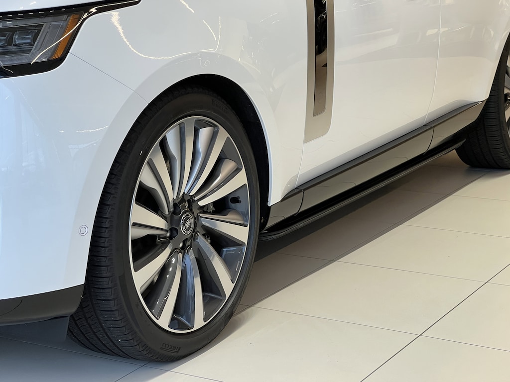 New 2025 Land Rover Range Rover SV Signature Suite SUV