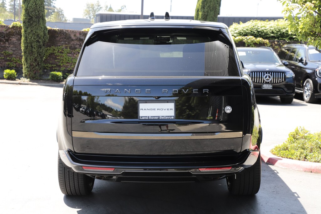New 2026 Land Rover Range Rover SV Signature Suite SUV