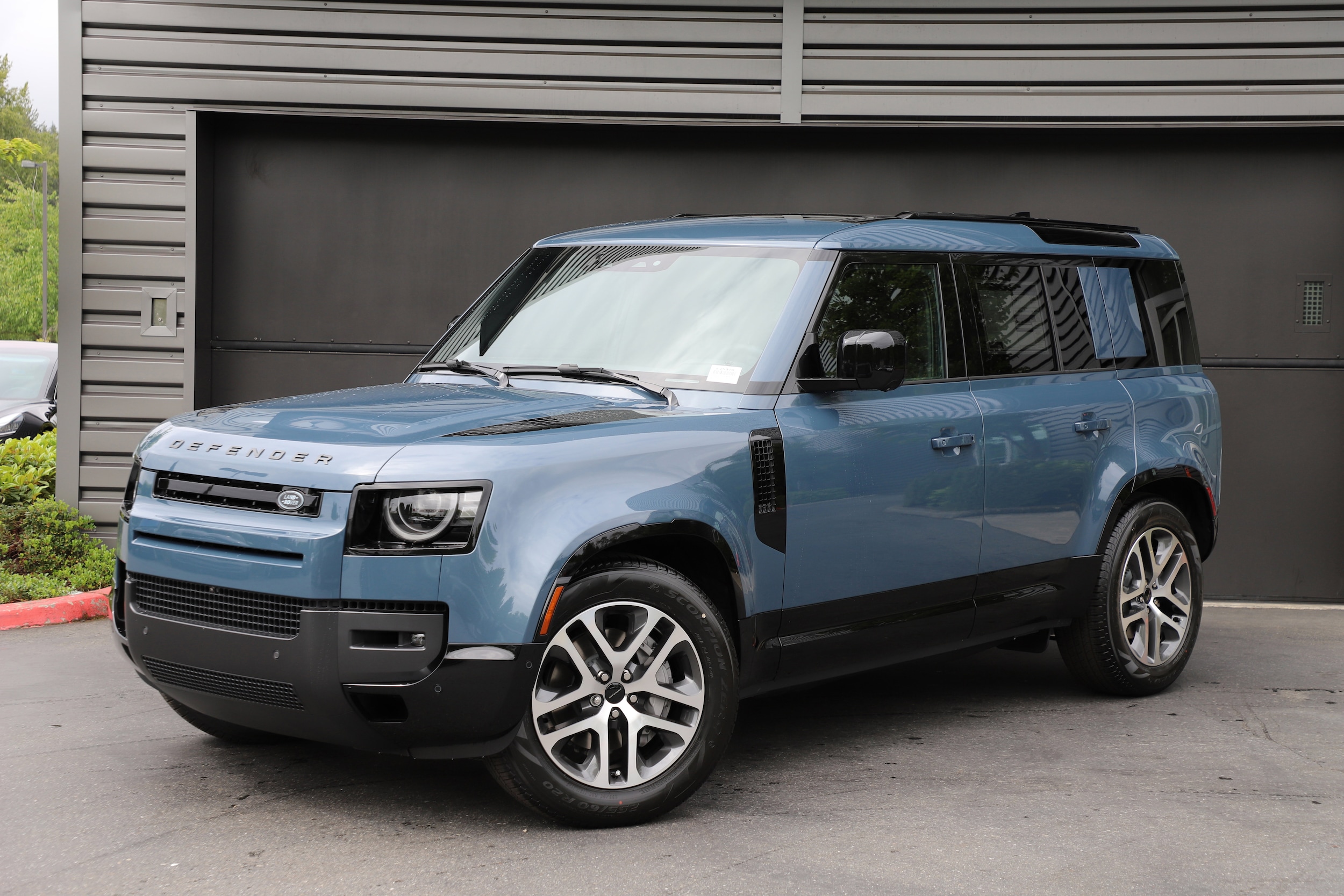 2026 Land Rover Defender 110 X-Dynamic SE P400's photo