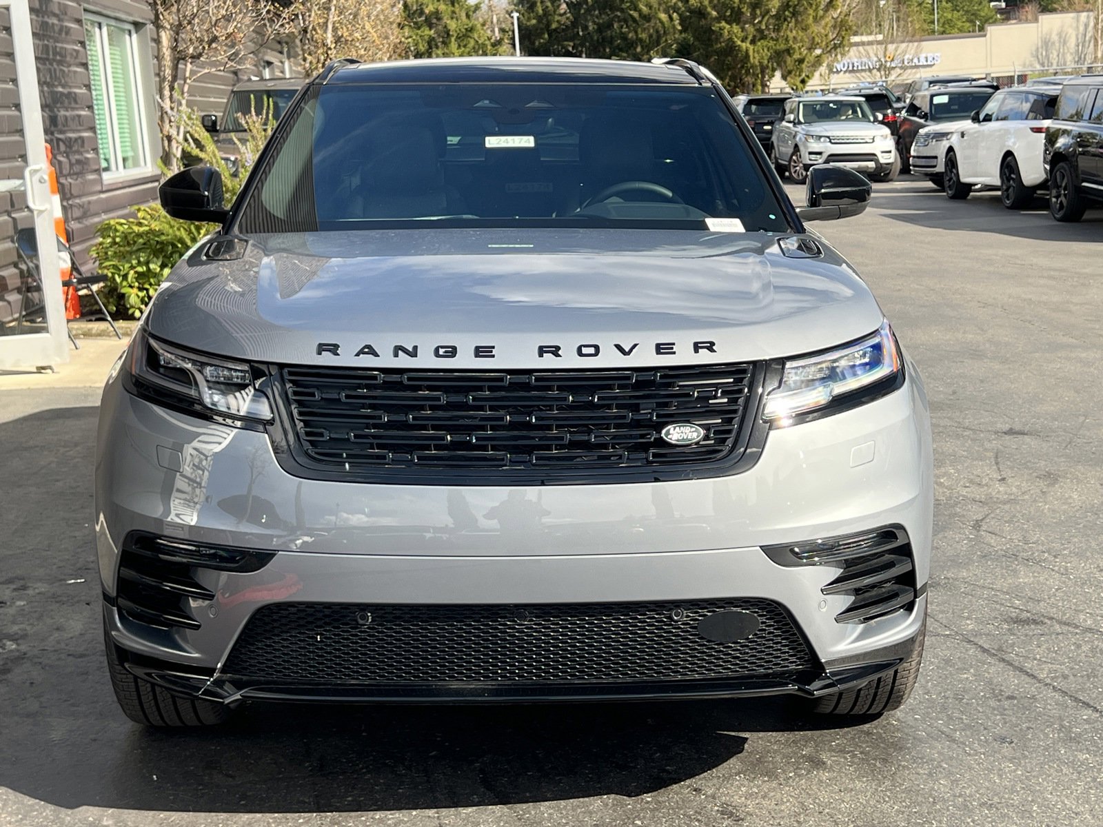 2025 Land Rover Range Rover Velar SE photo 4