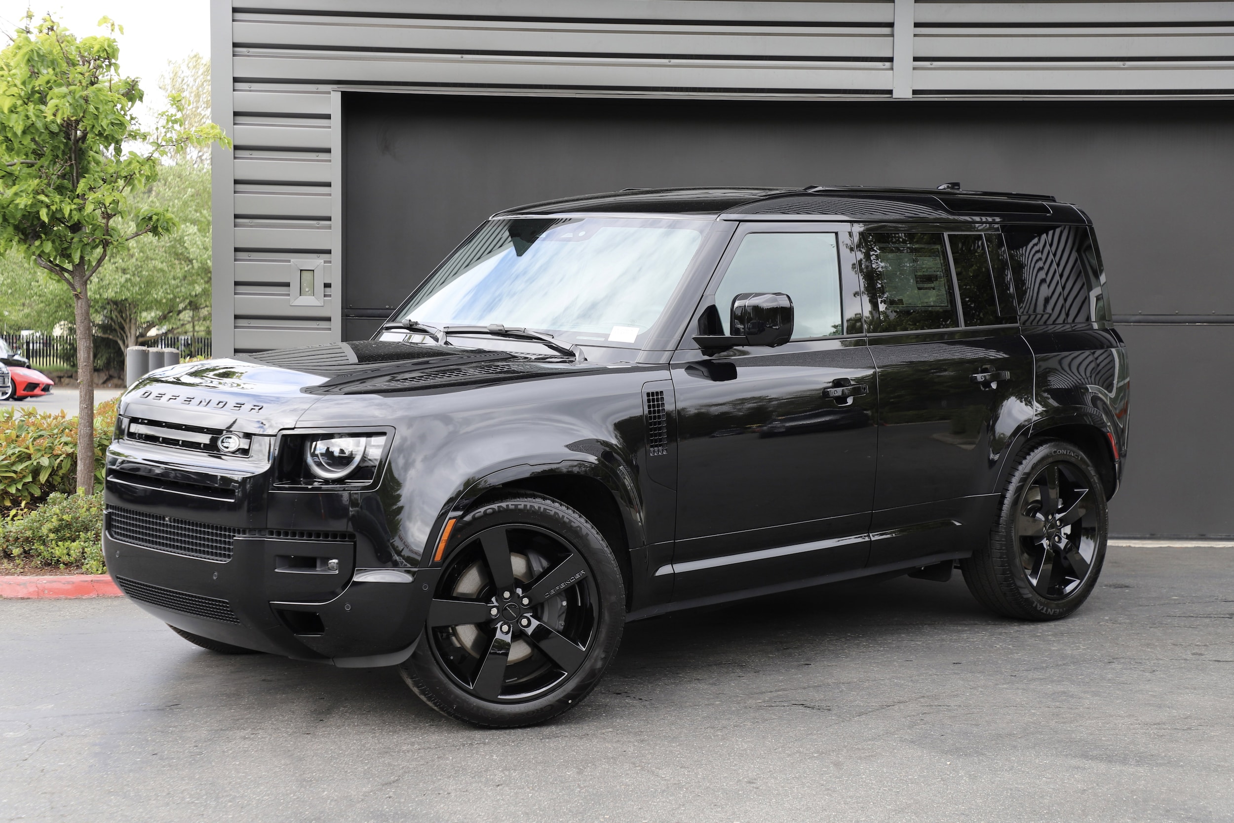 2026 Land Rover Defender 110 X-Dynamic SE P400's photo