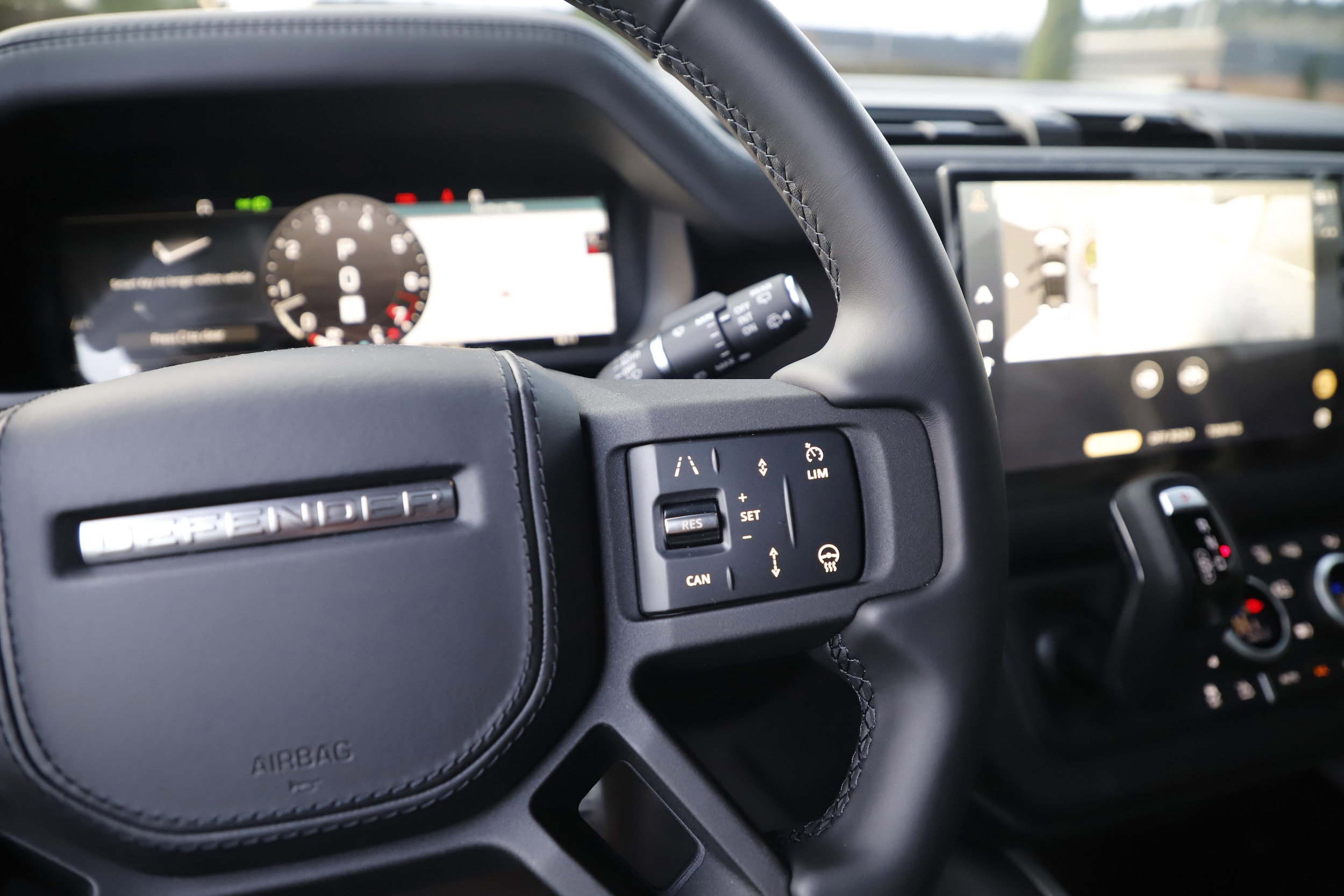 2025 Land Rover Defender X - Photo 24
