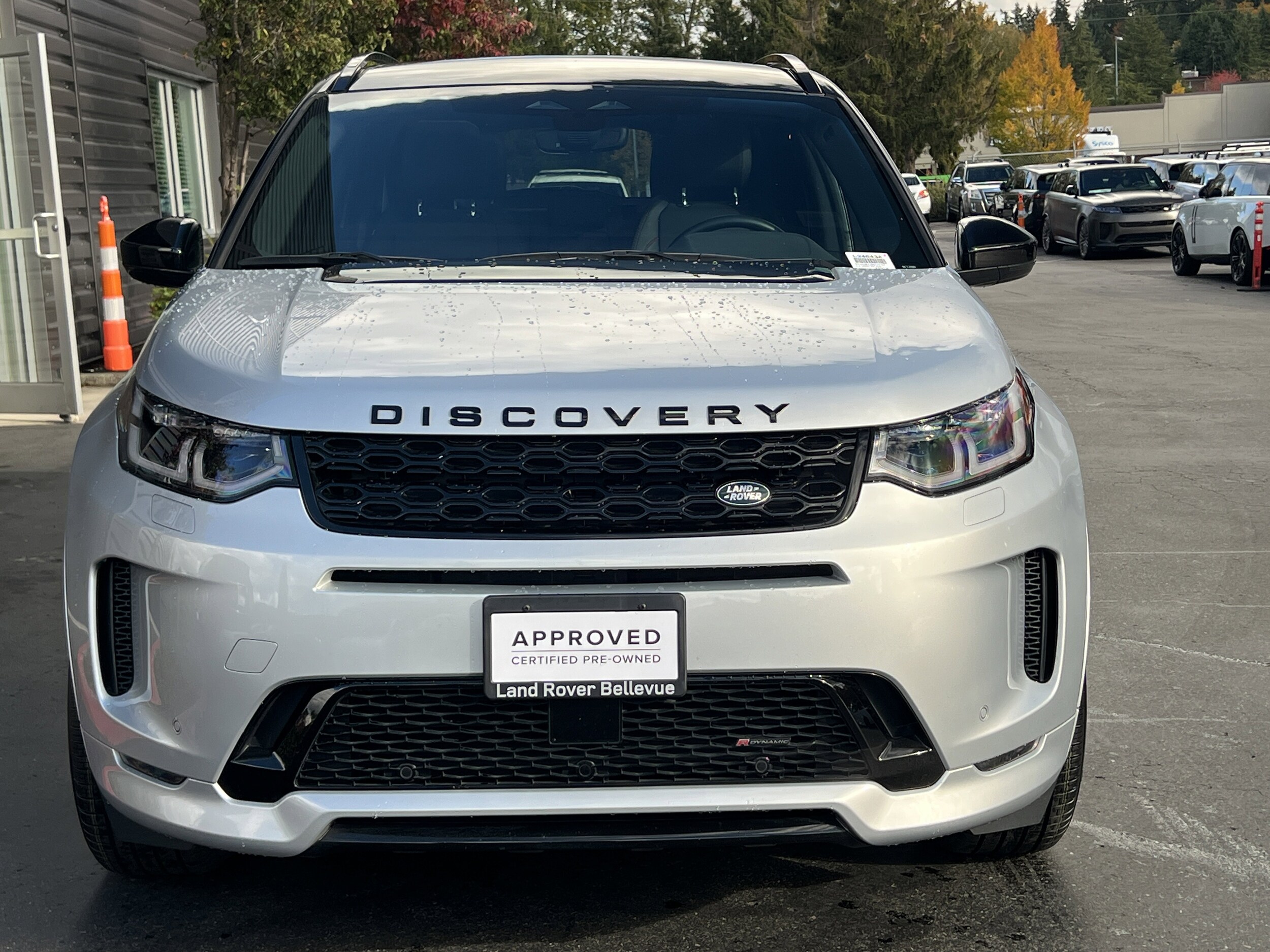 2023 Land Rover Discovery Sport SE R-Dynamic photo 4