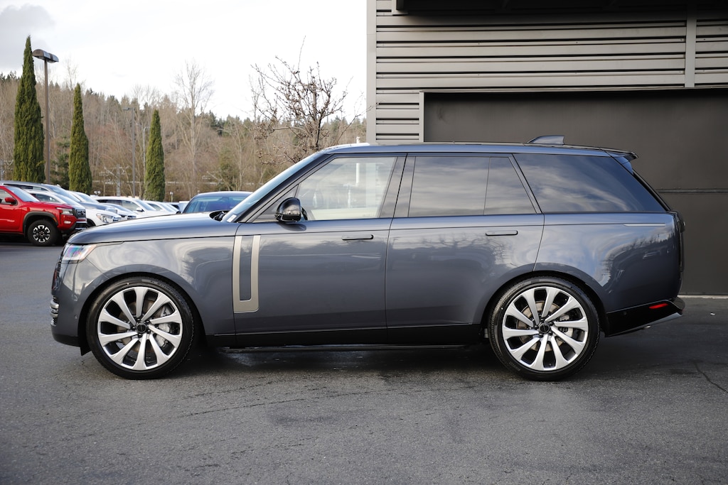 New 2026 Land Rover Range Rover SE SUV