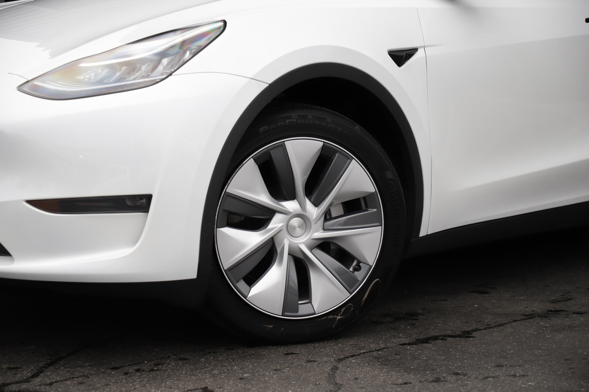 Used 2023 Tesla Model Y Long Range with VIN 7SAYGDEE9PA042446 for sale in Kansas City