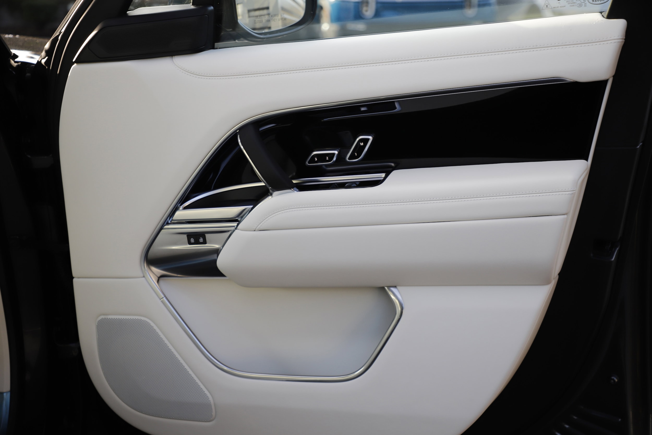 2026 Land Rover Range Rover SE - Photo 11