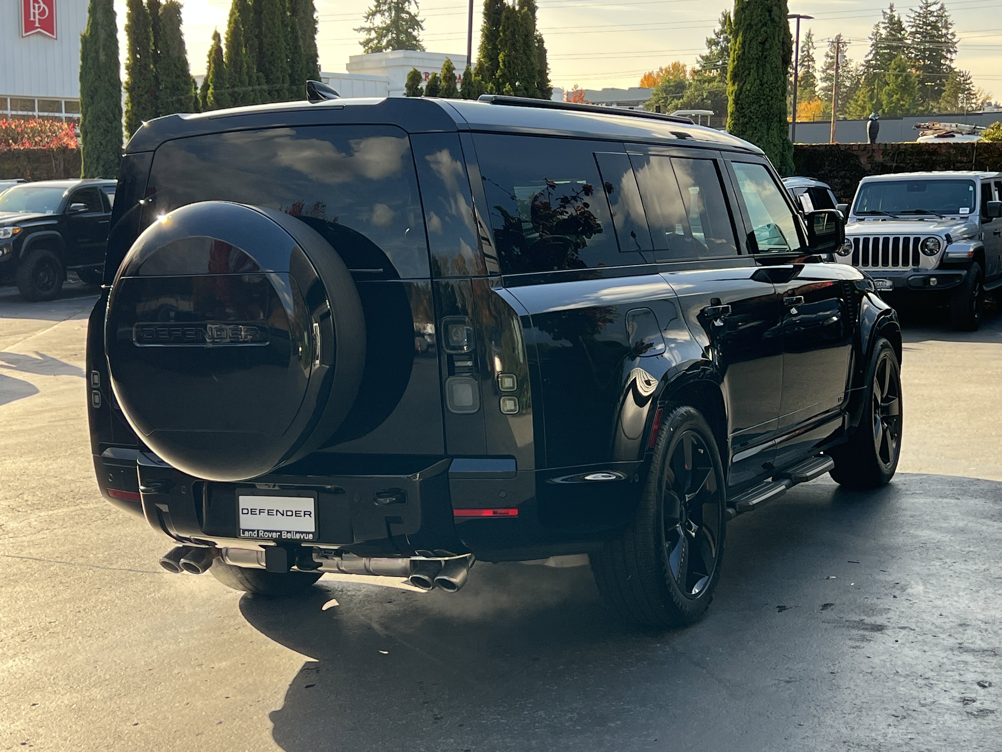 2026 Land Rover Defender V8 - Photo 8