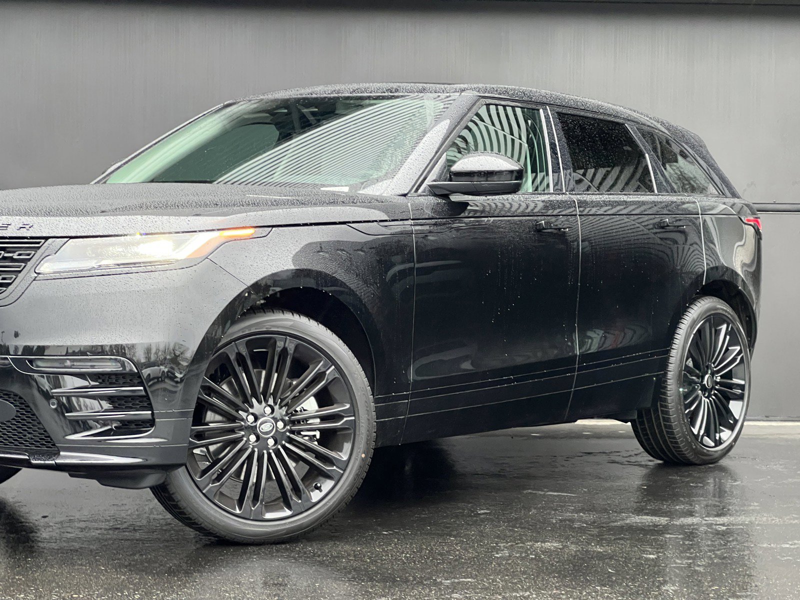 2025 Land Rover Range Rover Velar P400 Dynamic SE photo 2