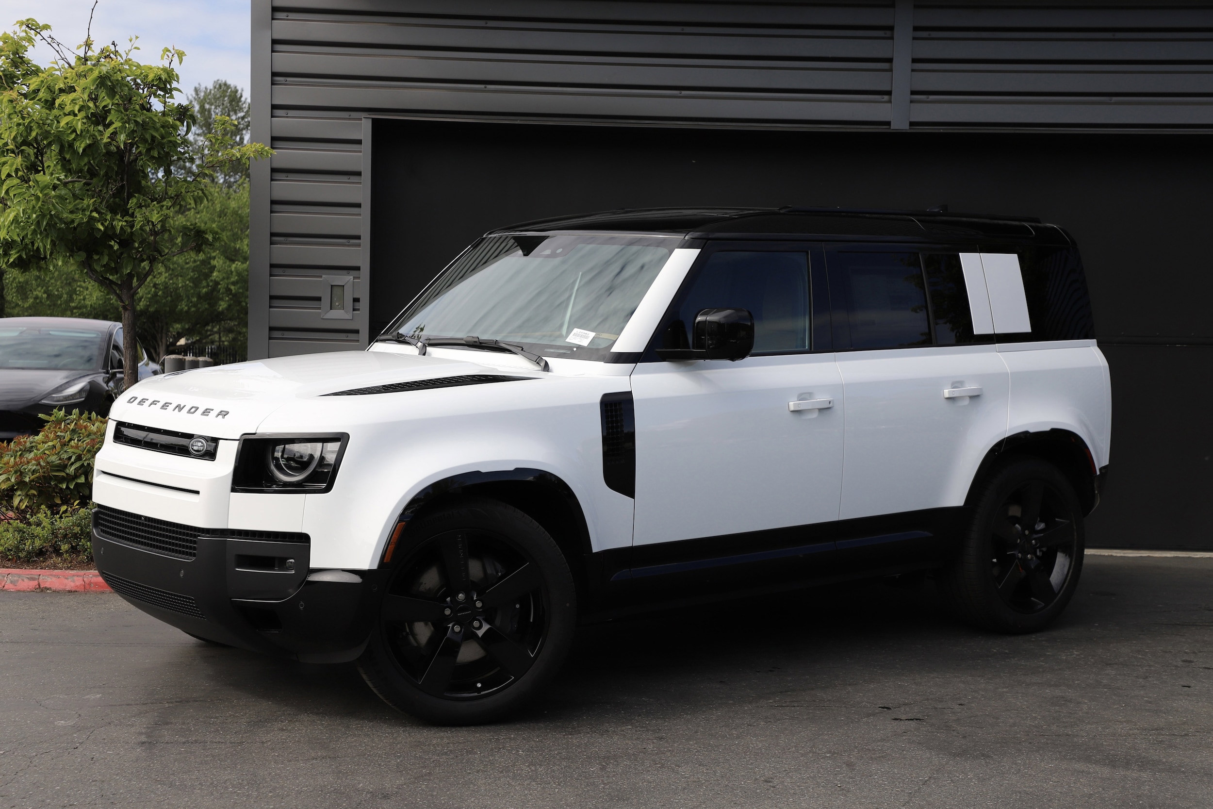 2026 Land Rover Defender 110 X-Dynamic SE P400's photo