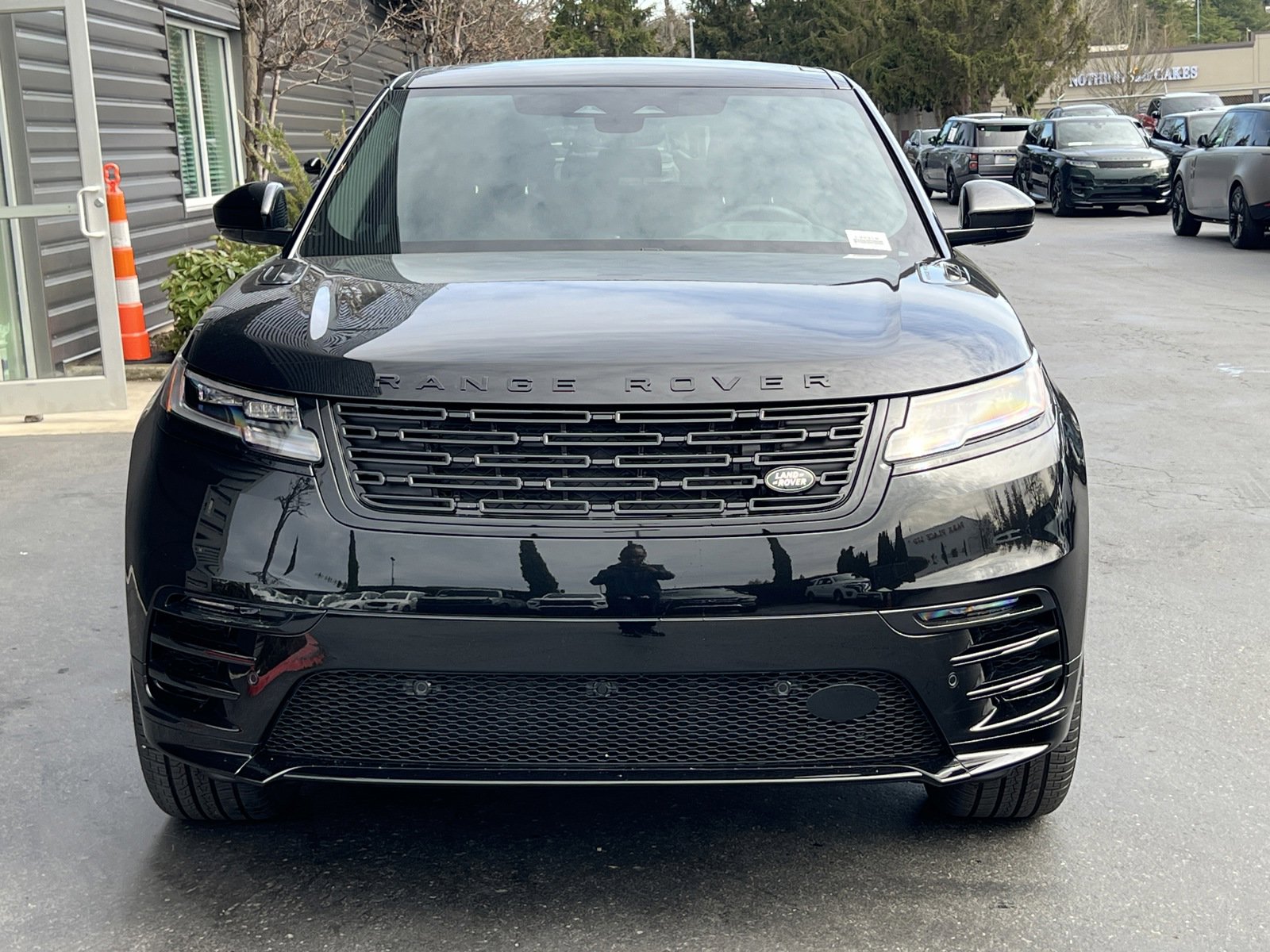 2025 Land Rover Range Rover Velar P400 Dynamic SE photo 4