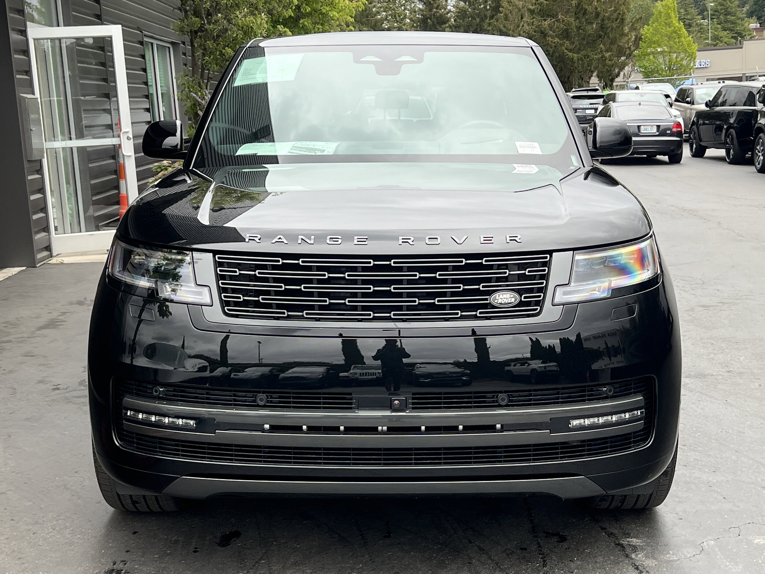 2025 Land Rover Range Rover SE photo 4
