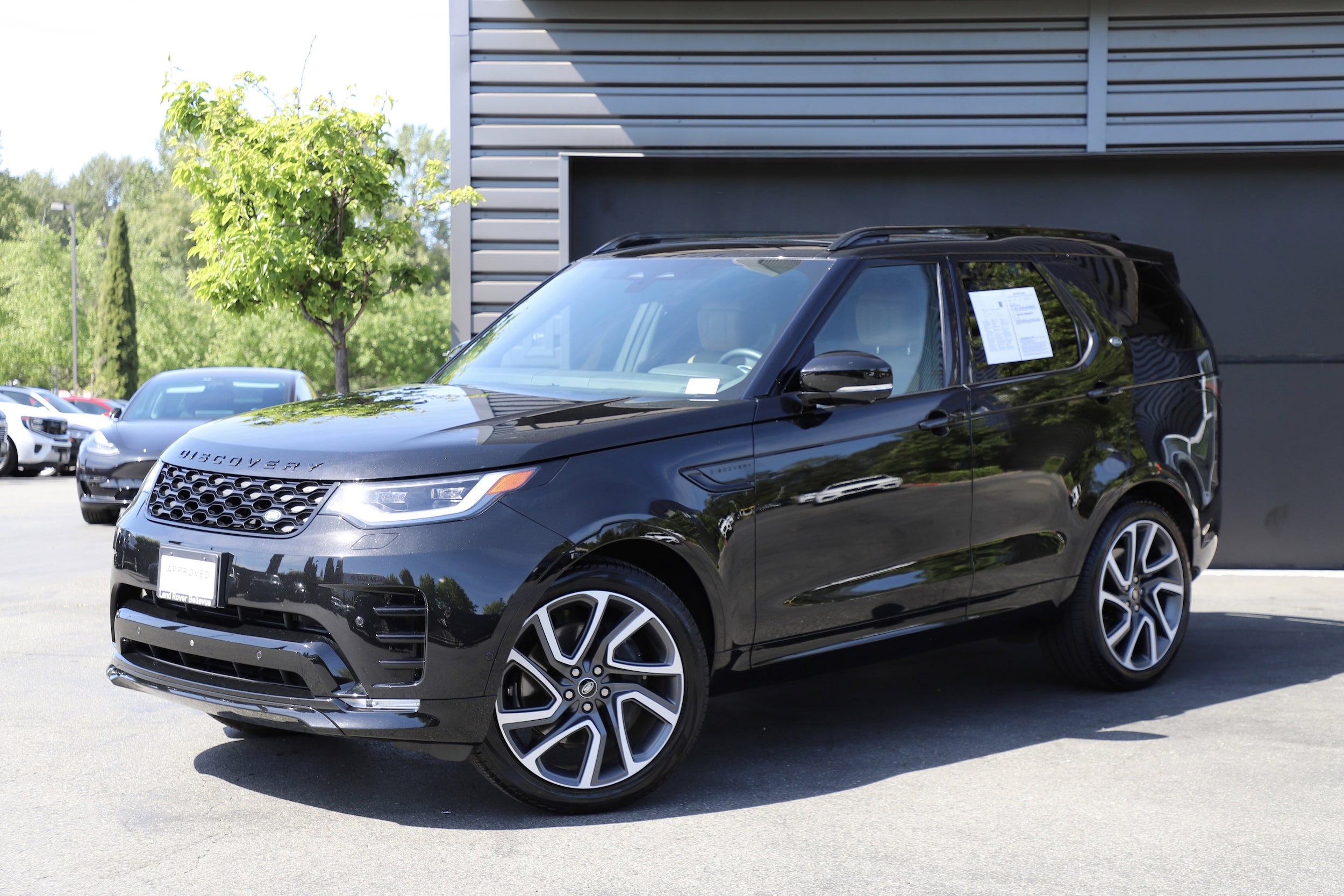 2025 Land Rover Discovery P360 Dynamic SE's photo