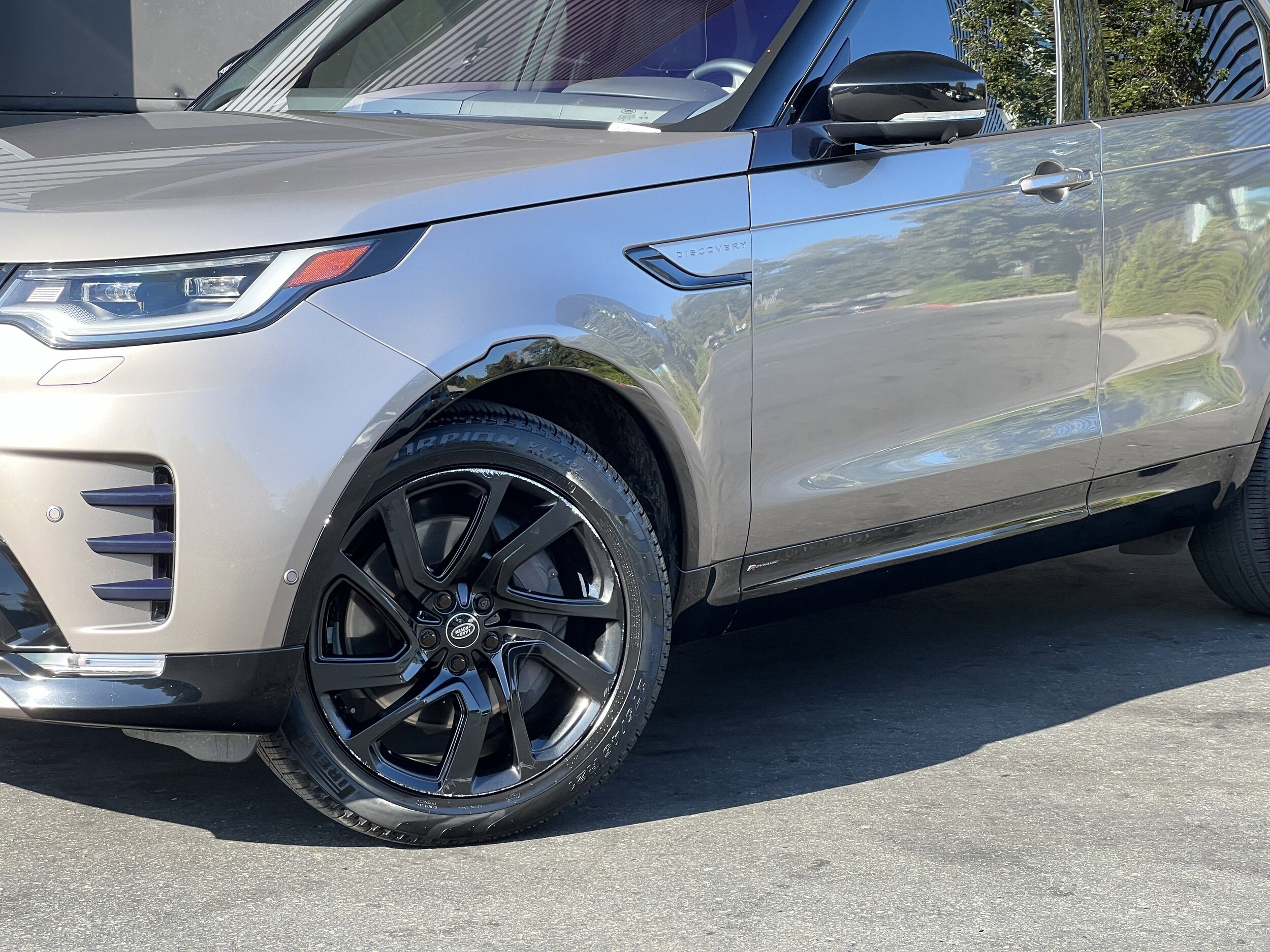 2021 Land Rover Discovery HSE R-Dynamic photo 2