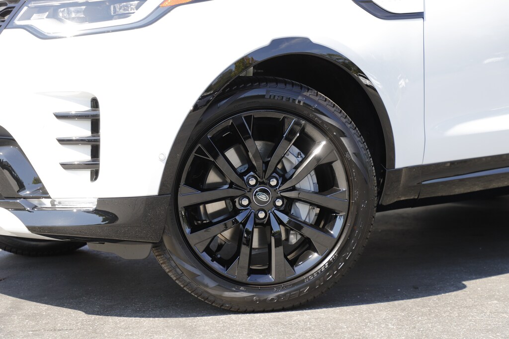 New 2026 Land Rover Discovery Dynamic SE SUV