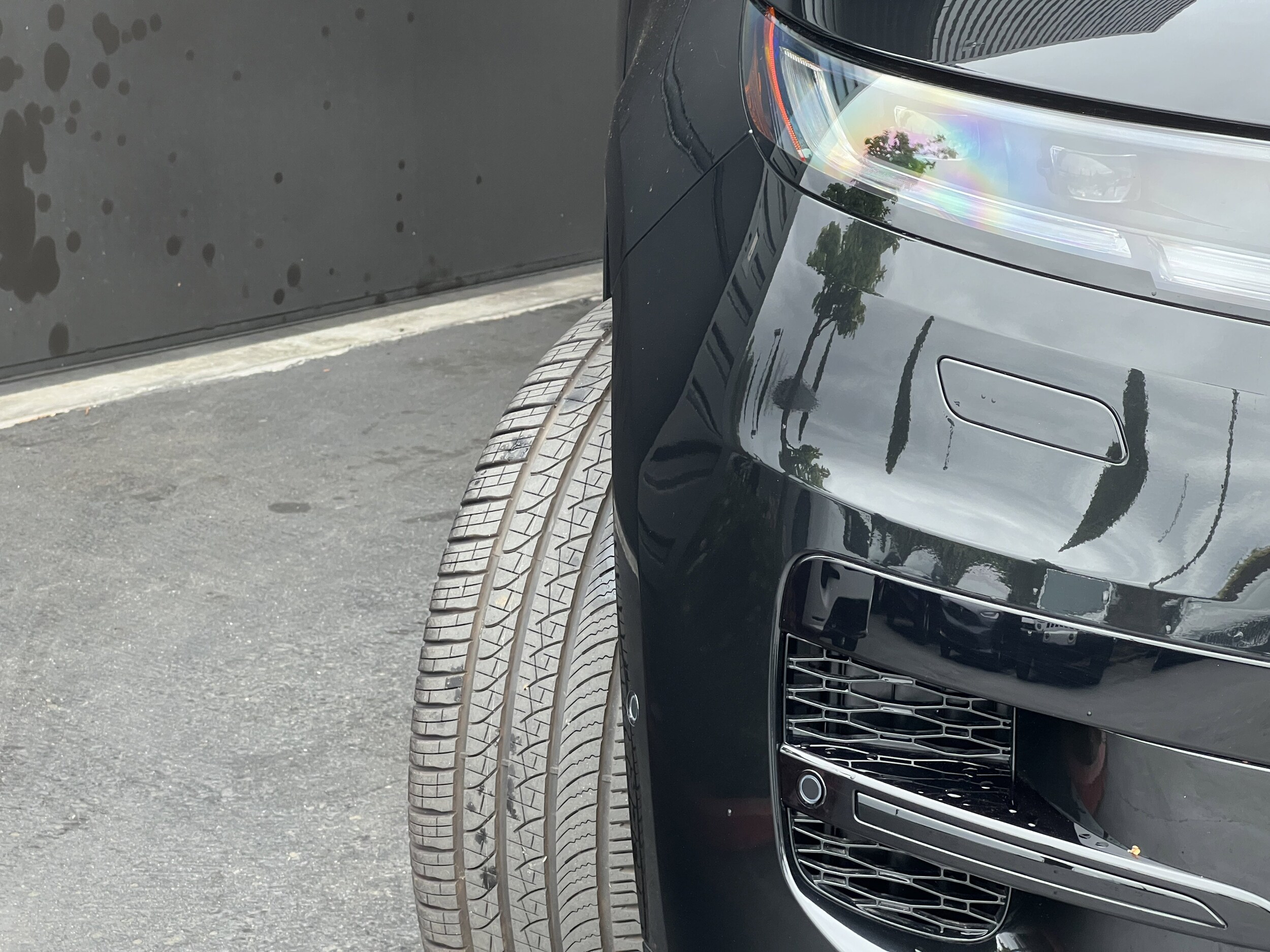 2025 Land Rover Range Rover Sport SE photo 3