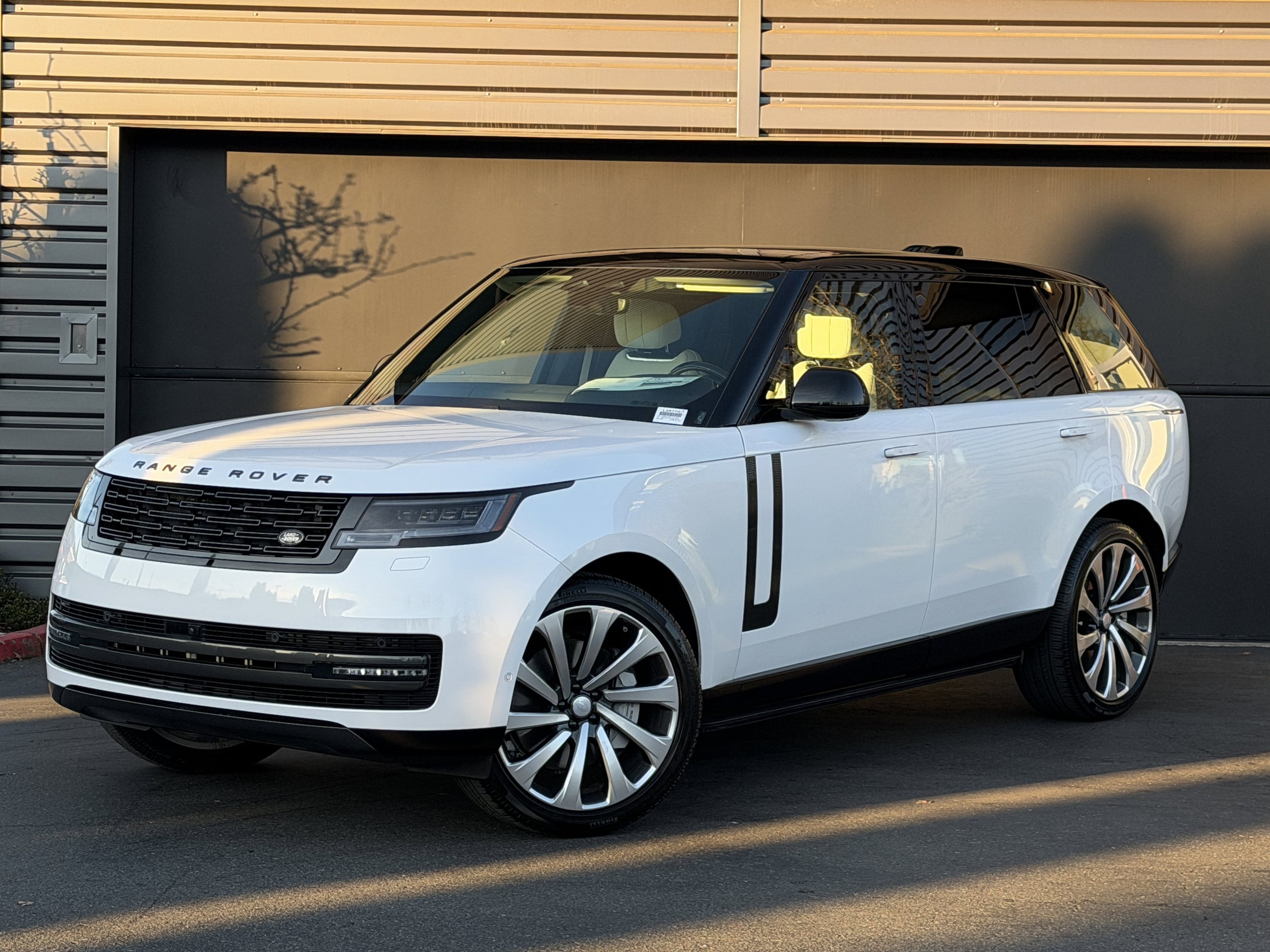 2025 Land Rover Range Rover SE