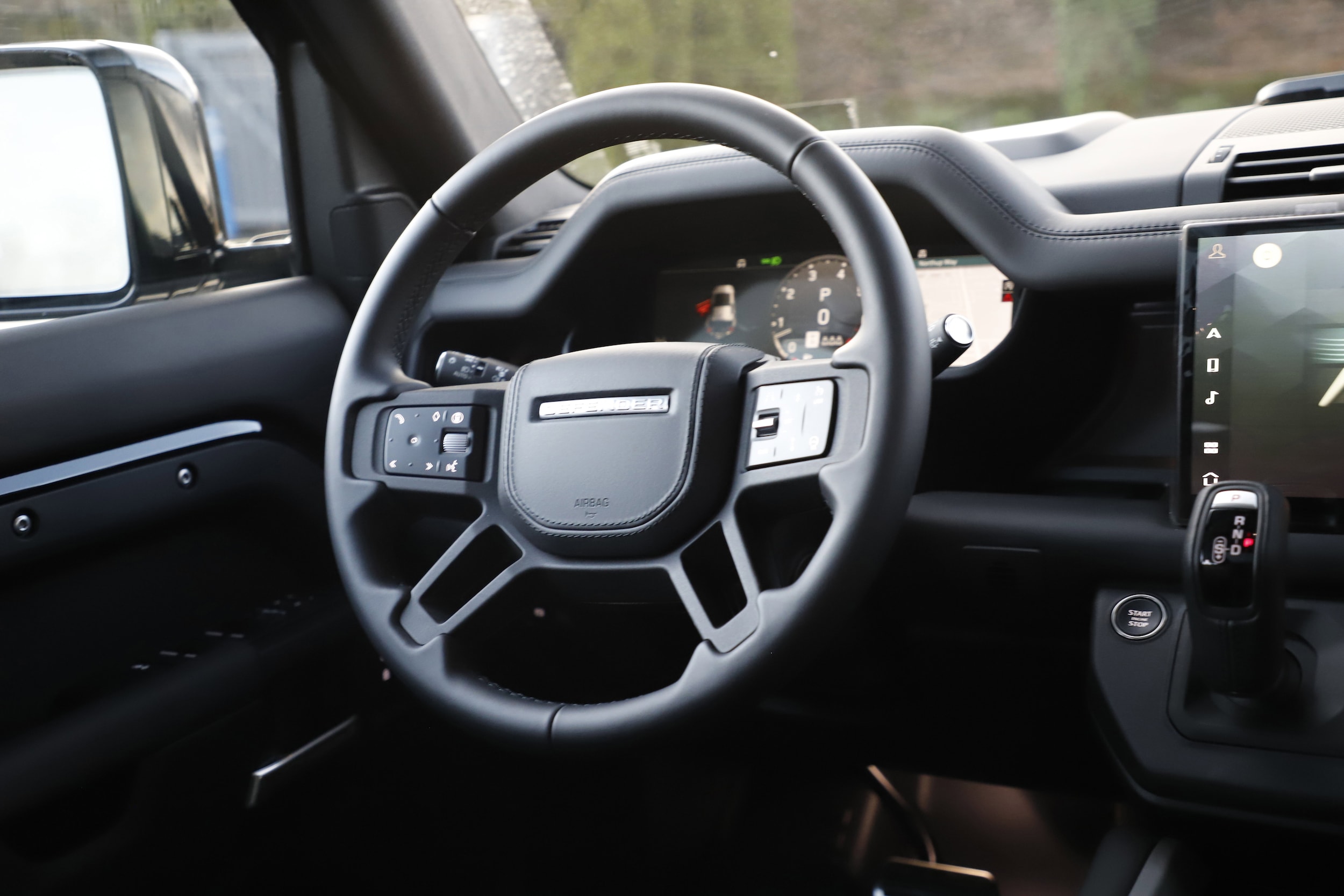 2025 Land Rover Defender X - Photo 15