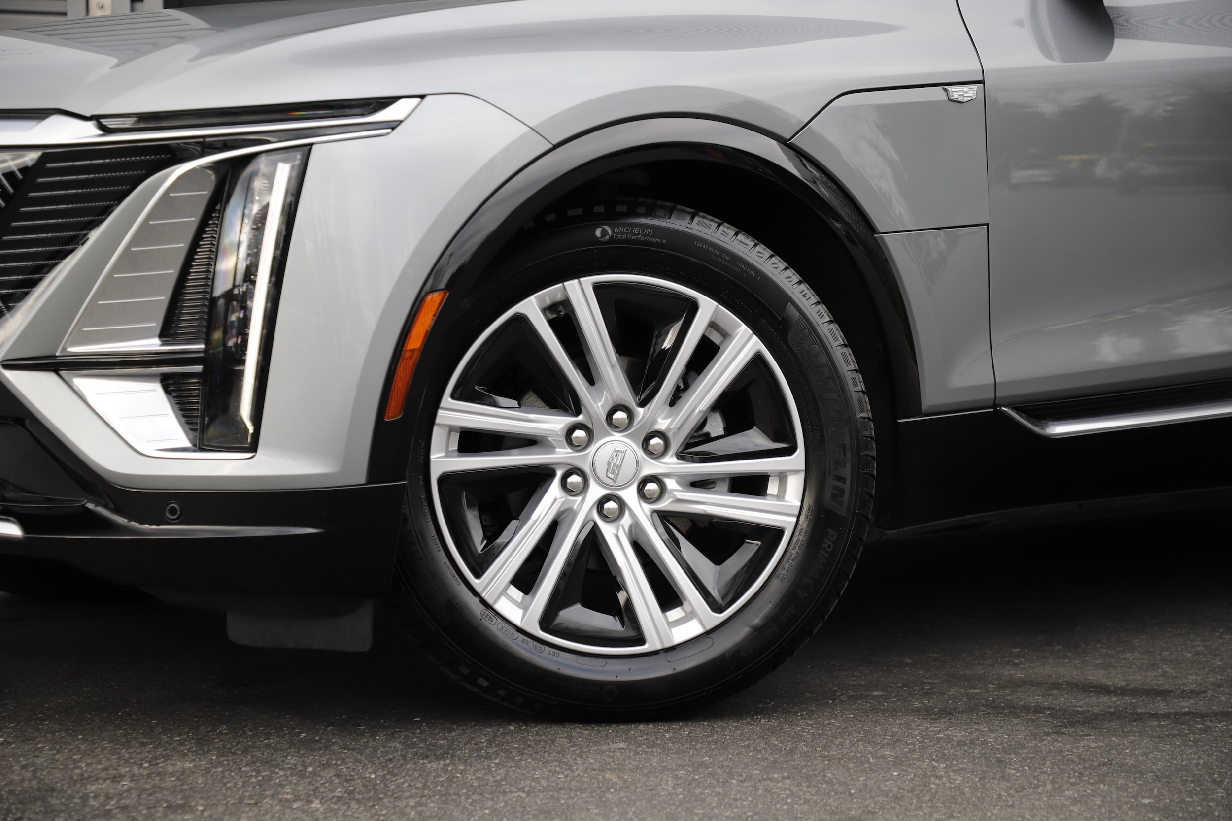 Used 2024 Cadillac LYRIQ Tech with VIN 1GYKPMRL6RZ102737 for sale in Bellevue, WA