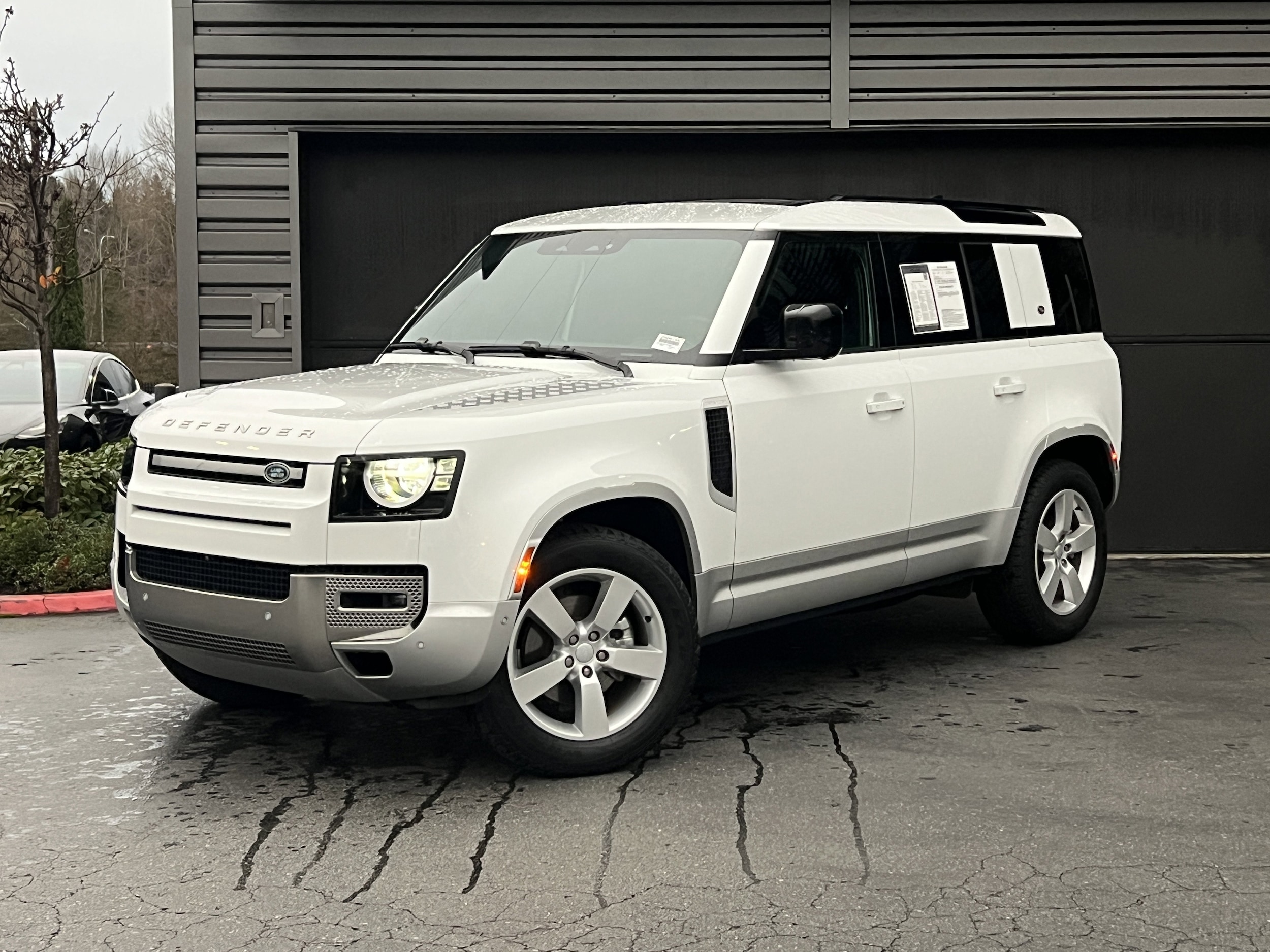 2023 Land Rover Defender S's photo